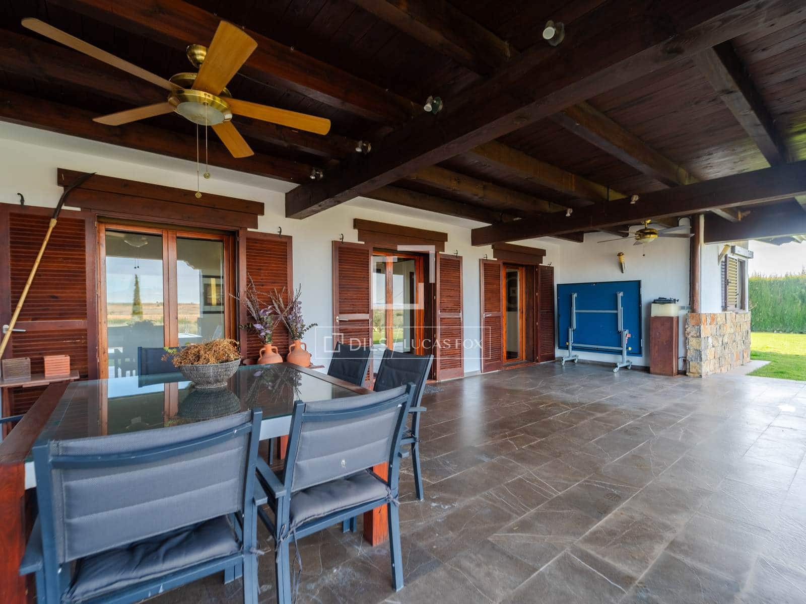 4 soveværelse Villa til salg i Requena med swimmingpool garage - € 880.000 (Ref: 9781335)