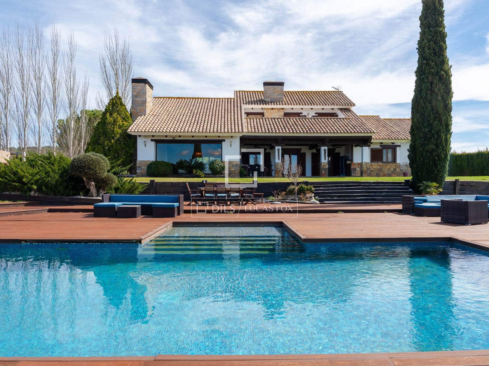 4 soveværelse Villa til salg i Requena med swimmingpool garage - € 880.000 (Ref: 9781335)