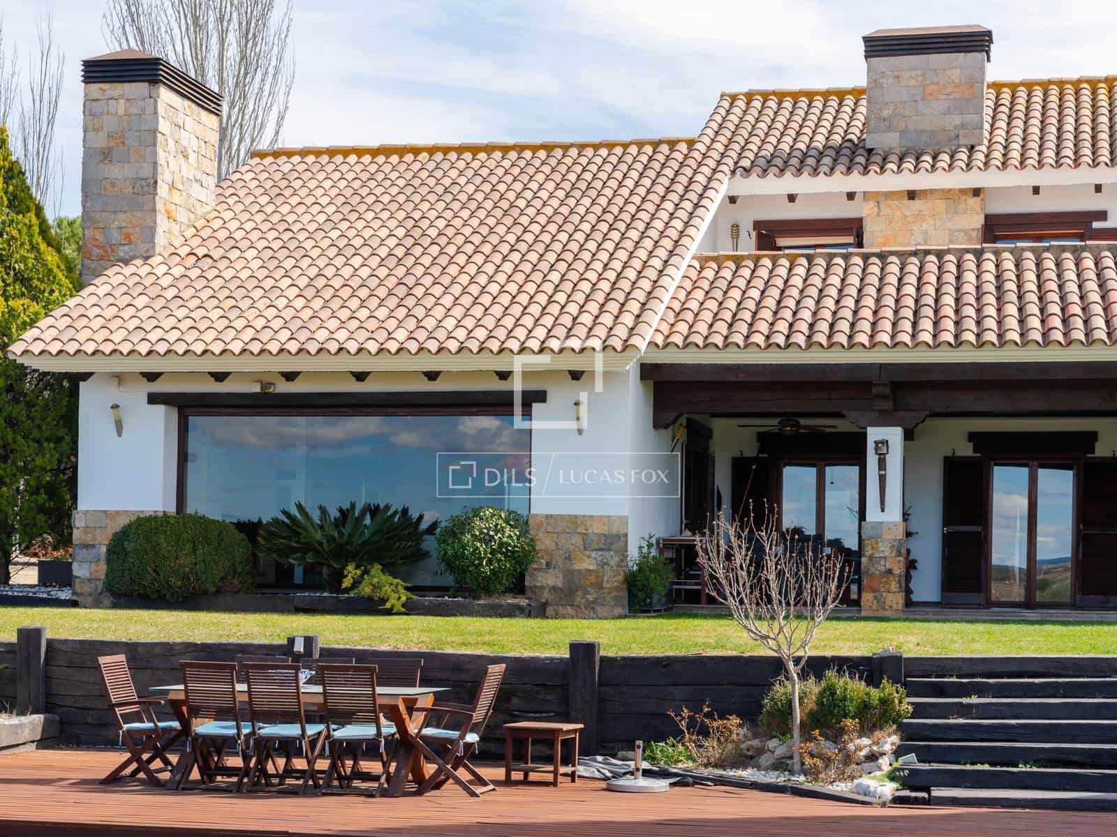 4 soveværelse Villa til salg i Requena med swimmingpool garage - € 880.000 (Ref: 9781335)