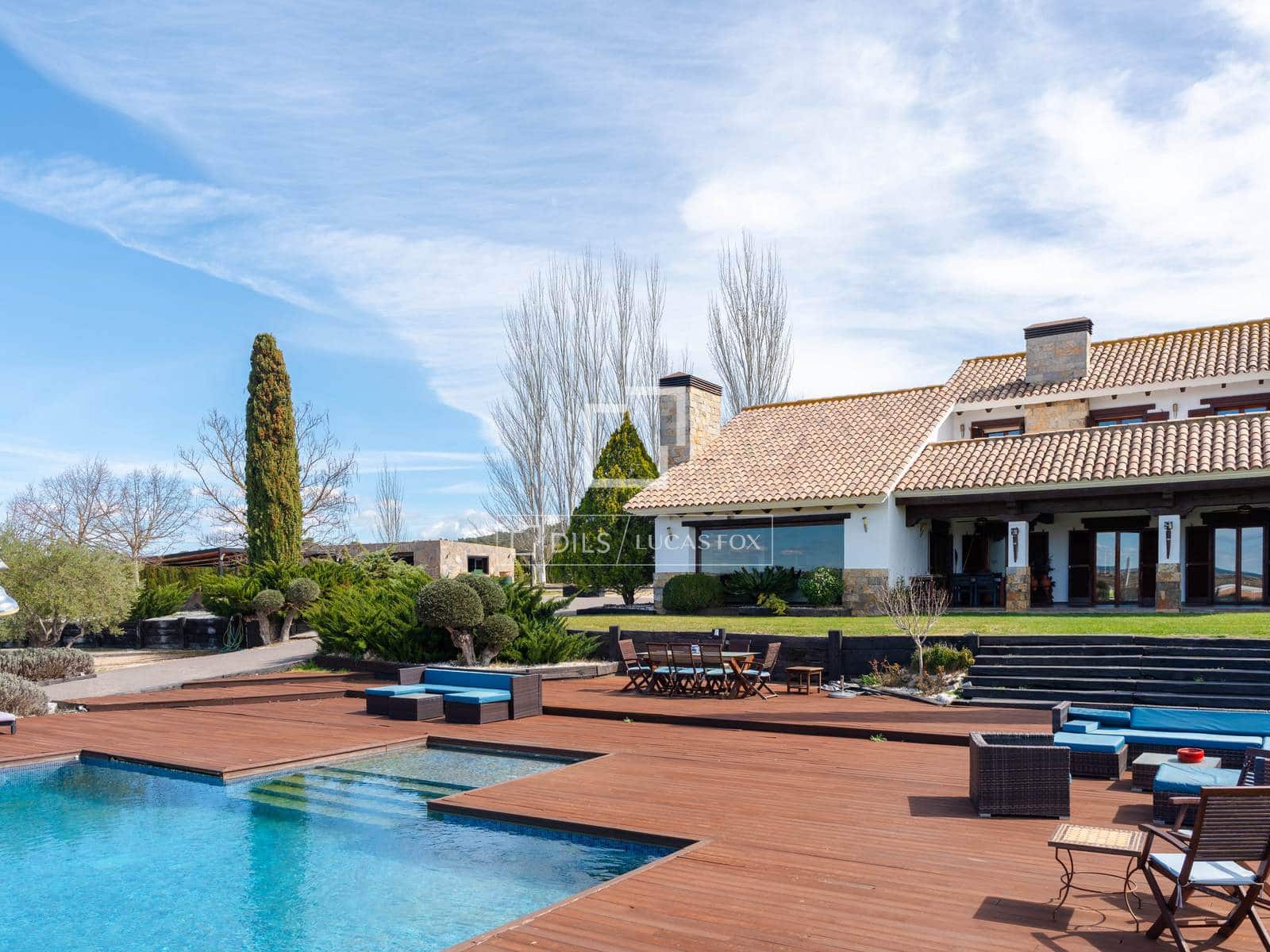 4 soveværelse Villa til salg i Requena med swimmingpool garage - € 880.000 (Ref: 9781335)