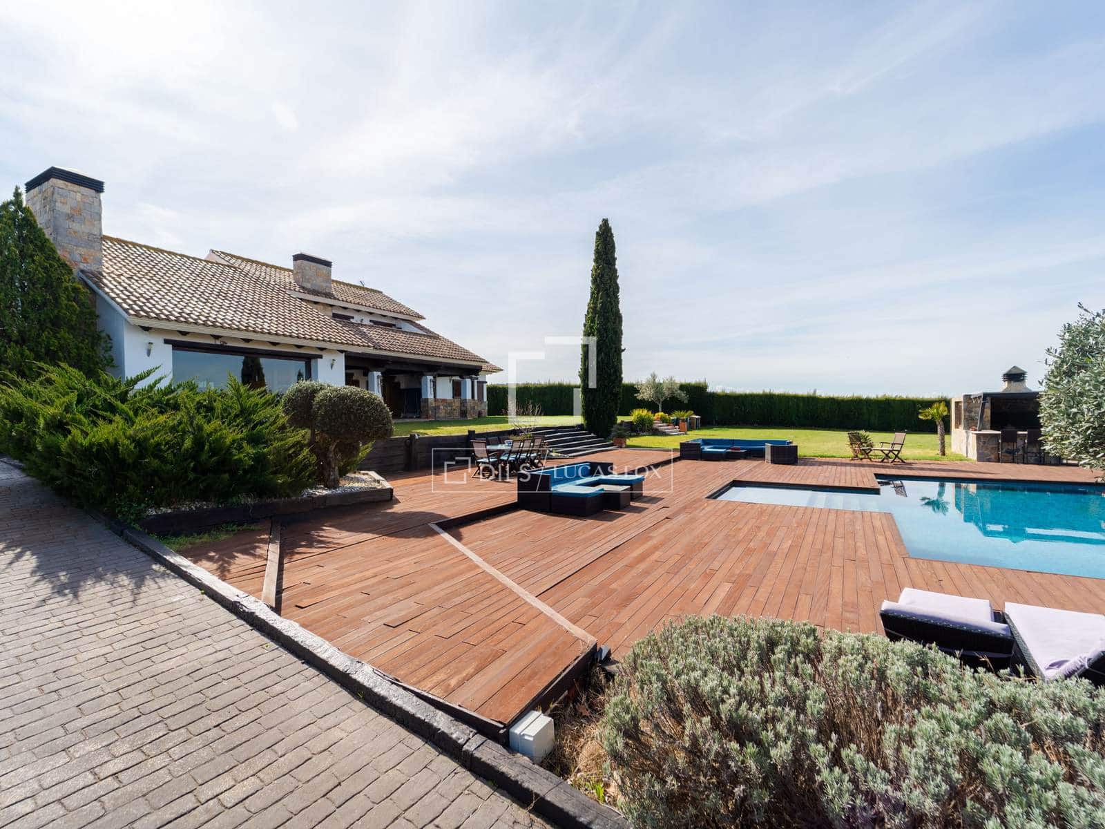 4 soveværelse Villa til salg i Requena med swimmingpool garage - € 880.000 (Ref: 9781335)