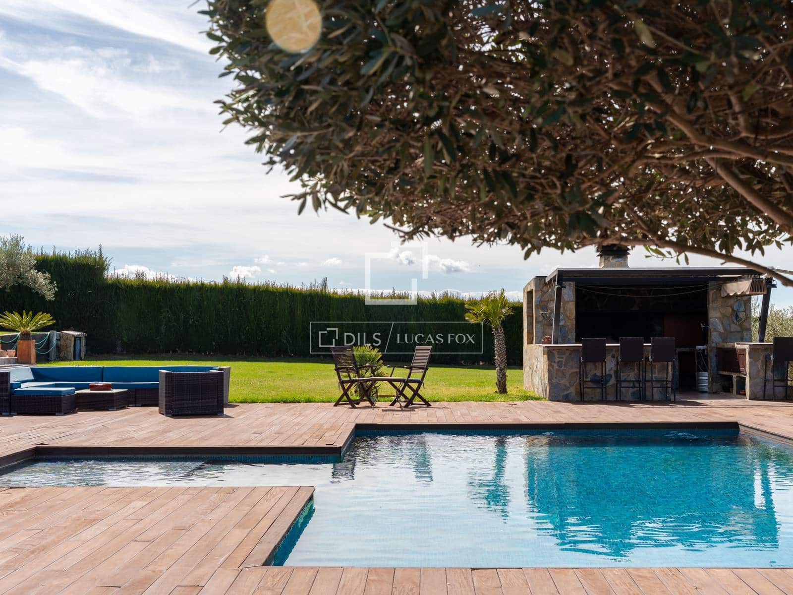 4 soveværelse Villa til salg i Requena med swimmingpool garage - € 880.000 (Ref: 9781335)