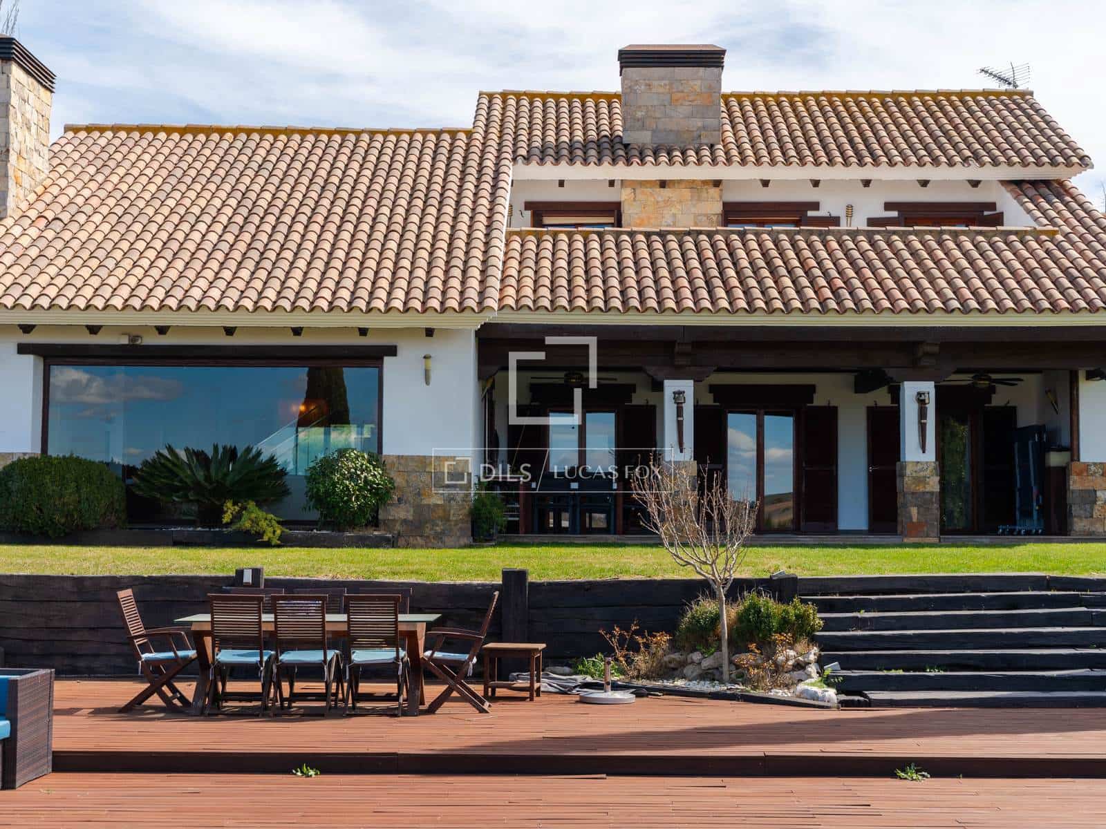 4 soveværelse Villa til salg i Requena med swimmingpool garage - € 880.000 (Ref: 9781335)