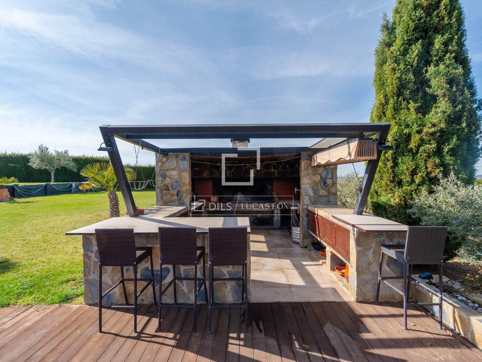 4 soveværelse Villa til salg i Requena med swimmingpool garage - € 880.000 (Ref: 9781335)