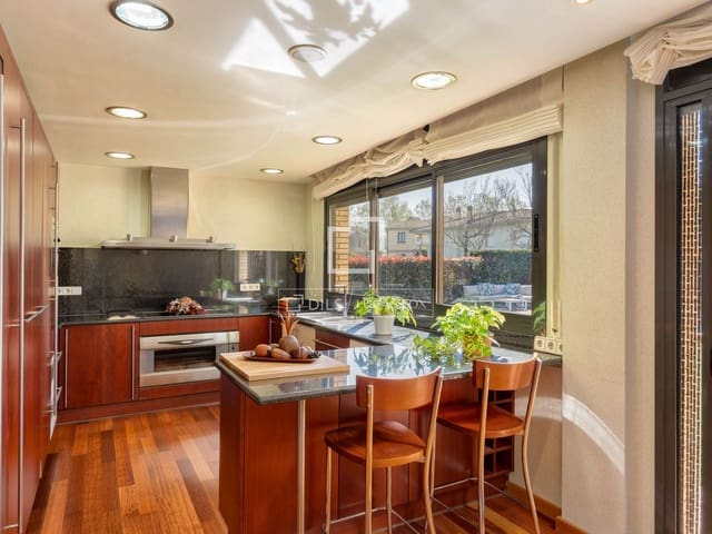 5 soveværelse Villa til salg i Sarrià de Ter med swimmingpool - € 890.000 (Ref: 9782096)