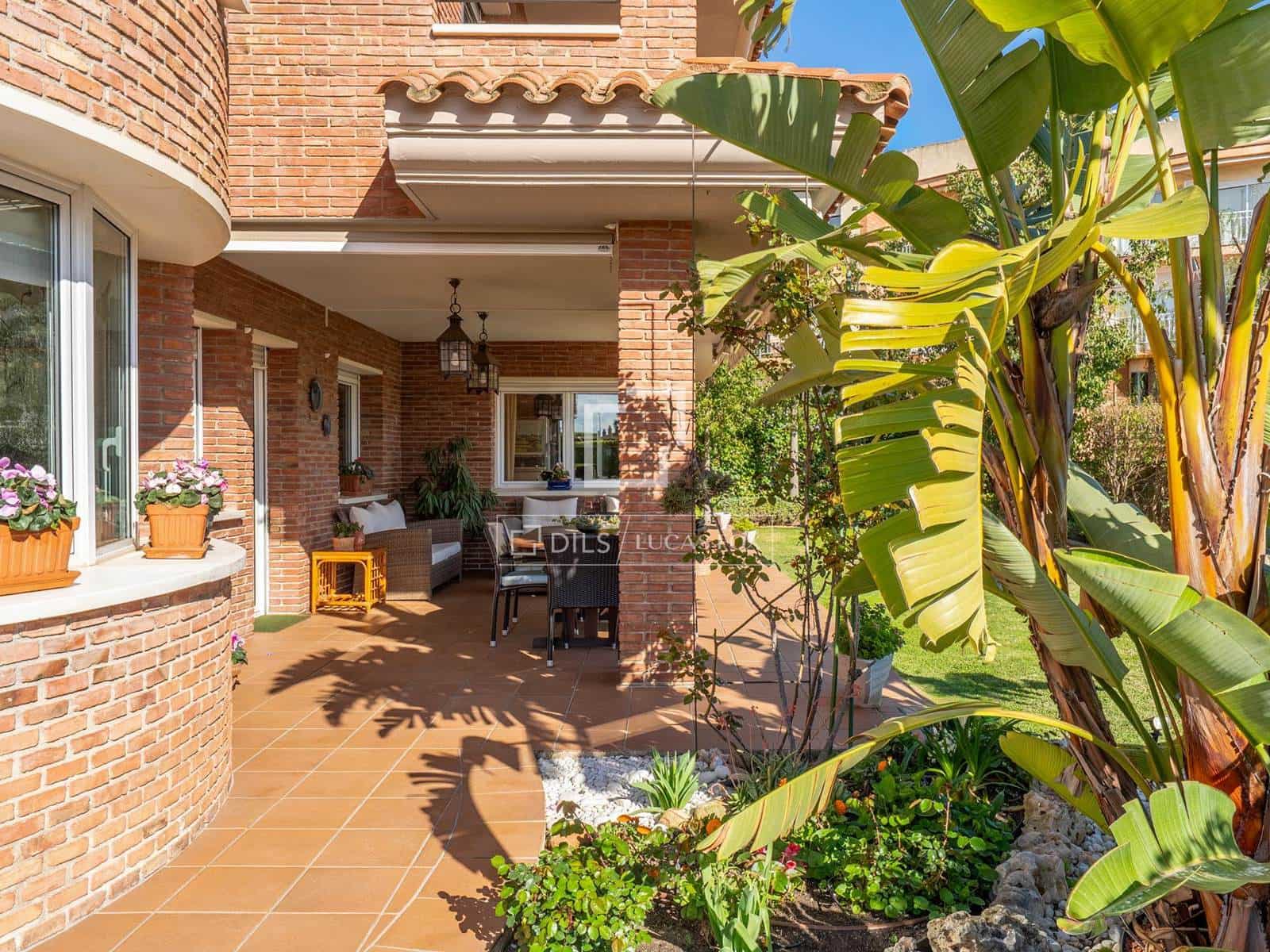 5 sypialnia Willa na sprzedaż w Miasto Tarragona z basenem garażem - 1 148 000 € (Ref: 9782229)