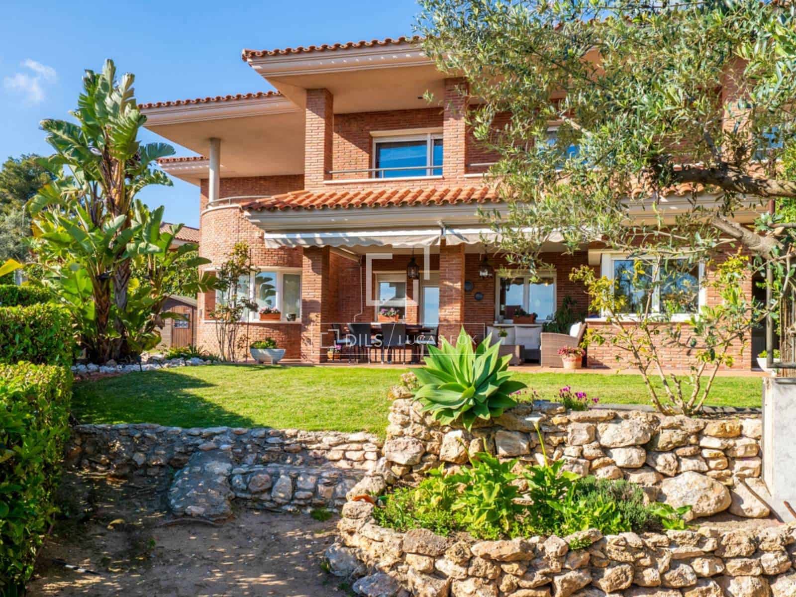 5 sypialnia Willa na sprzedaż w Miasto Tarragona z basenem garażem - 1 148 000 € (Ref: 9782229)