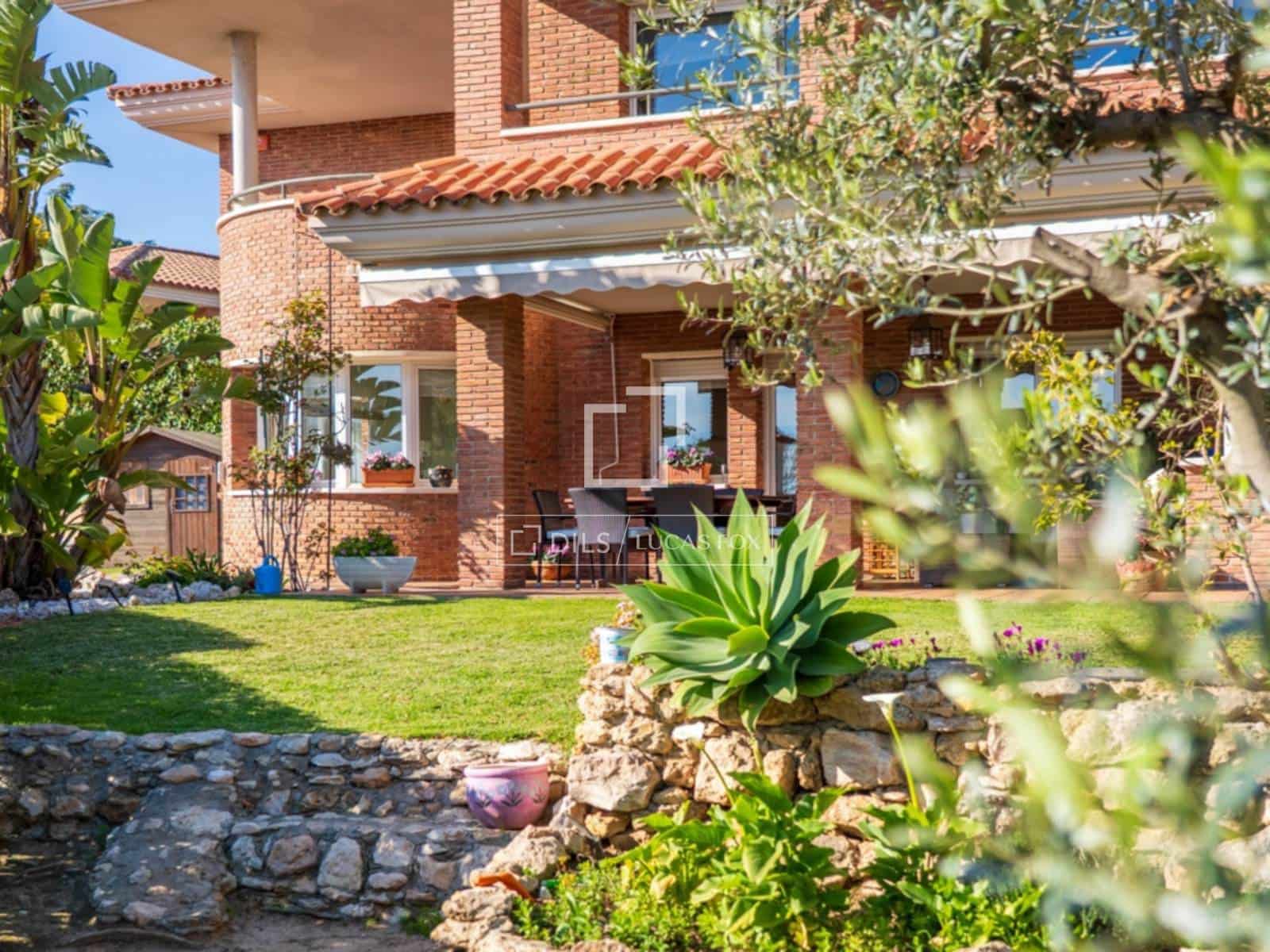 5 sypialnia Willa na sprzedaż w Miasto Tarragona z basenem garażem - 1 148 000 € (Ref: 9782229)