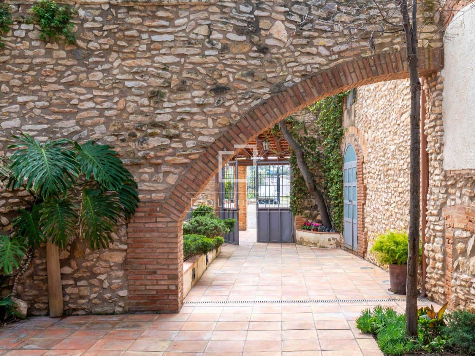 7 chambre Villa/Maison à vendre à El Catllar avec piscine garage - 750 000 € (Ref: 9782409)