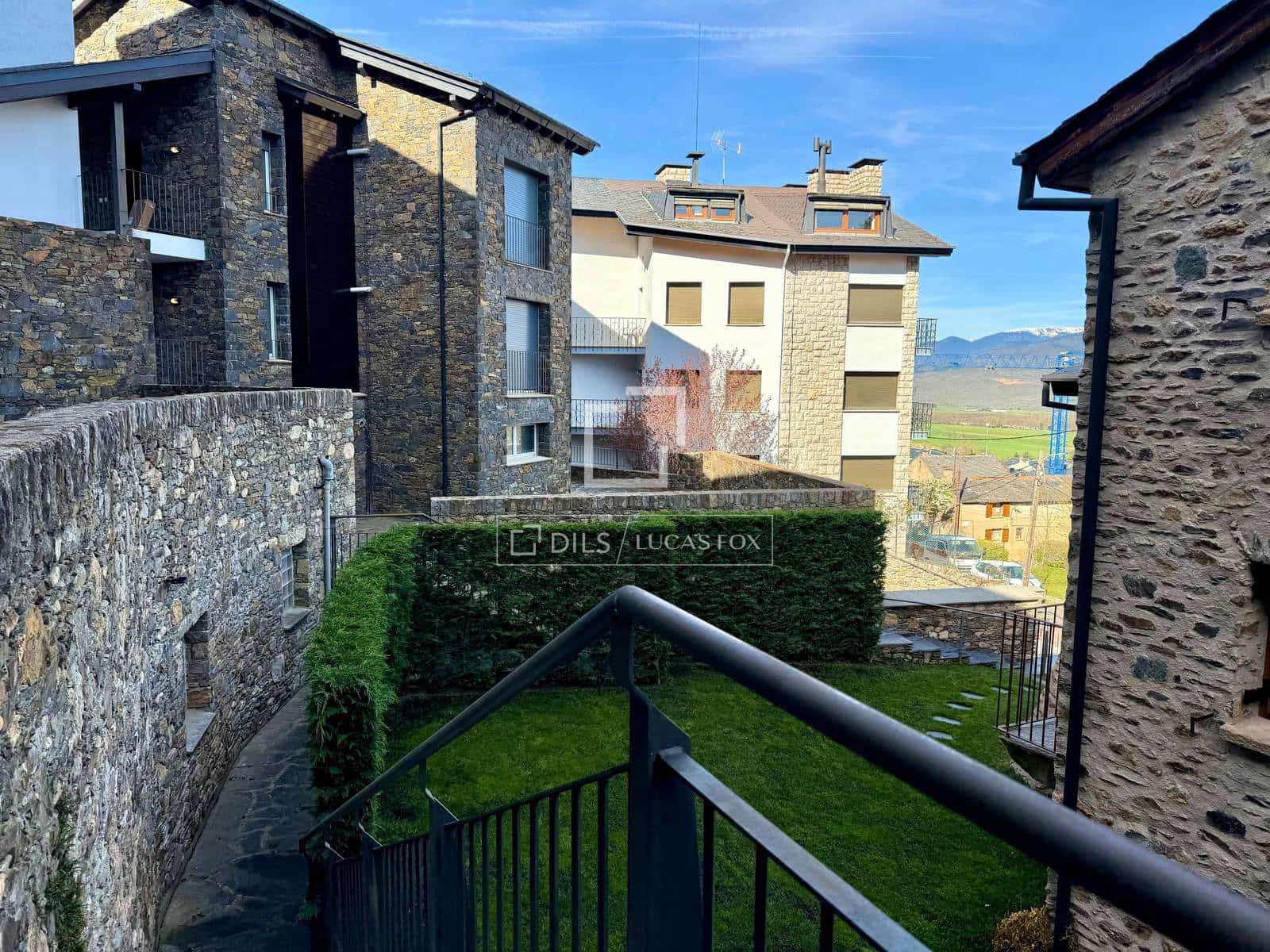 2 bedroom Apartment for sale in Alp with garage - € 390,000 (Ref: 9783428)