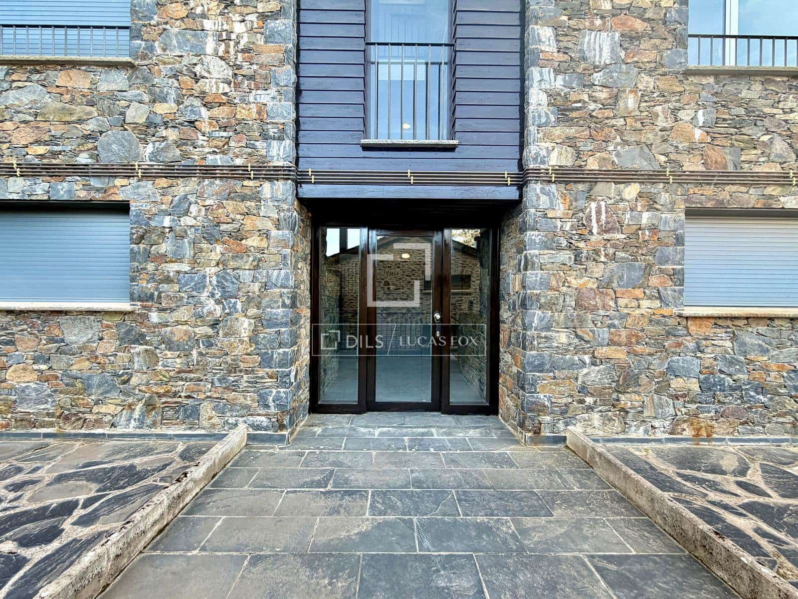 2 bedroom Apartment for sale in Alp with garage - € 390,000 (Ref: 9783428)