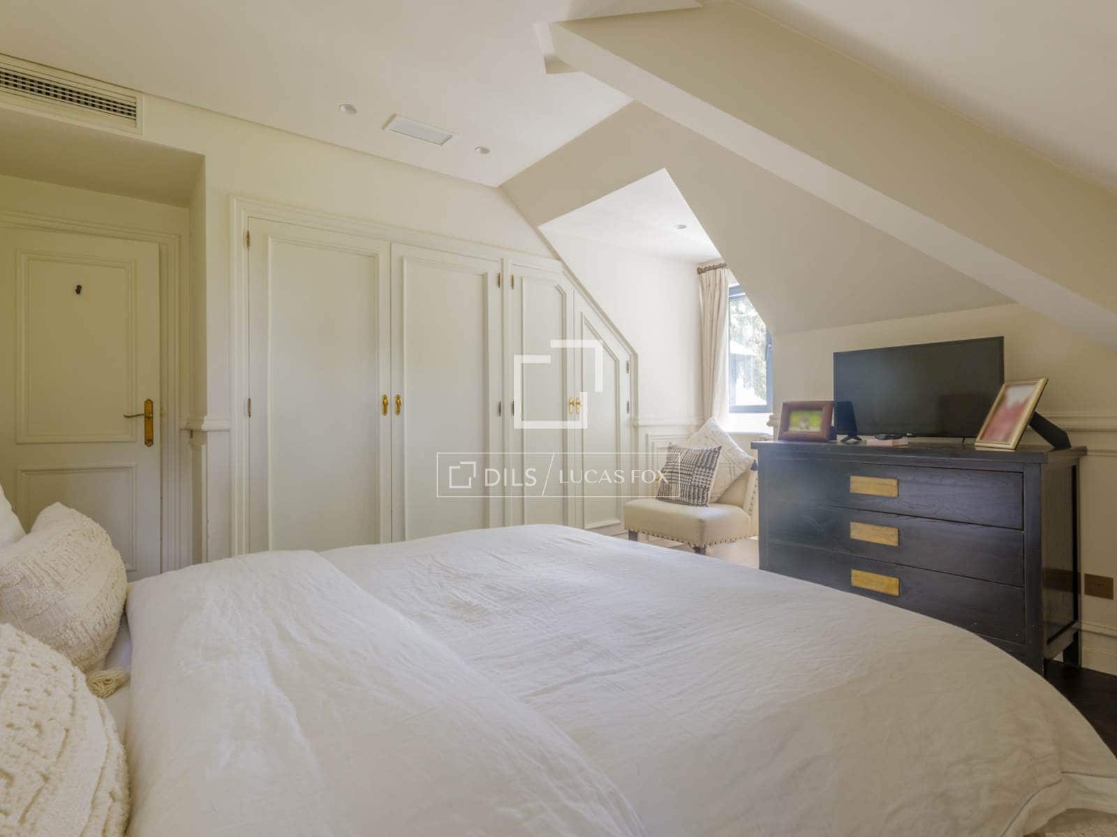 6 bedroom Villa for sale in Pozuelo de Alarcon with pool garage - € 6,950,000 (Ref: 9783458)