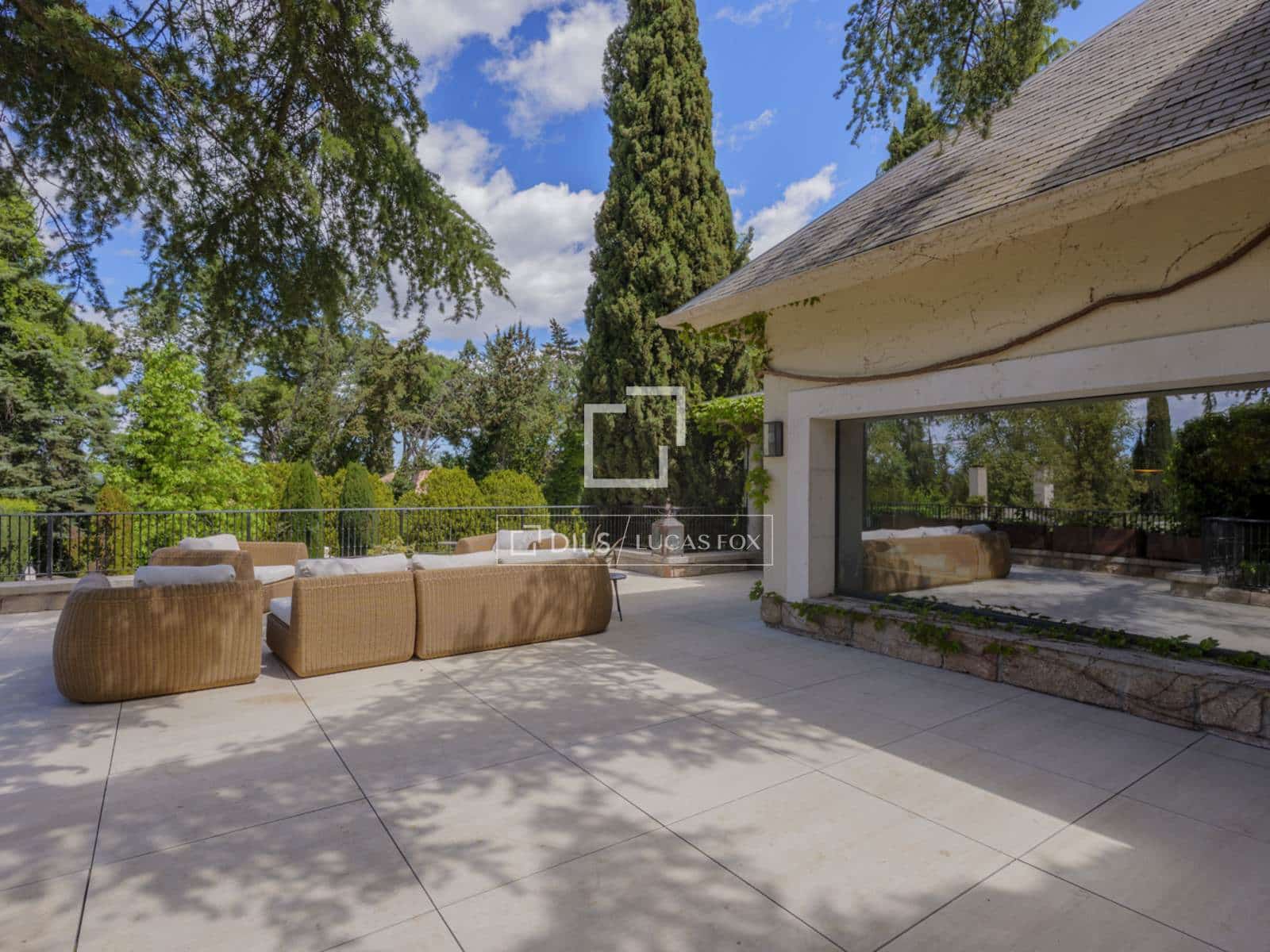 6 bedroom Villa for sale in Pozuelo de Alarcon with pool garage - € 6,950,000 (Ref: 9783458)