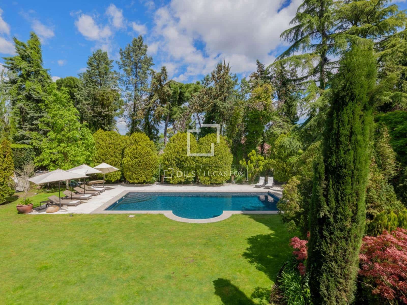 6 bedroom Villa for sale in Pozuelo de Alarcon with pool garage - € 6,950,000 (Ref: 9783458)