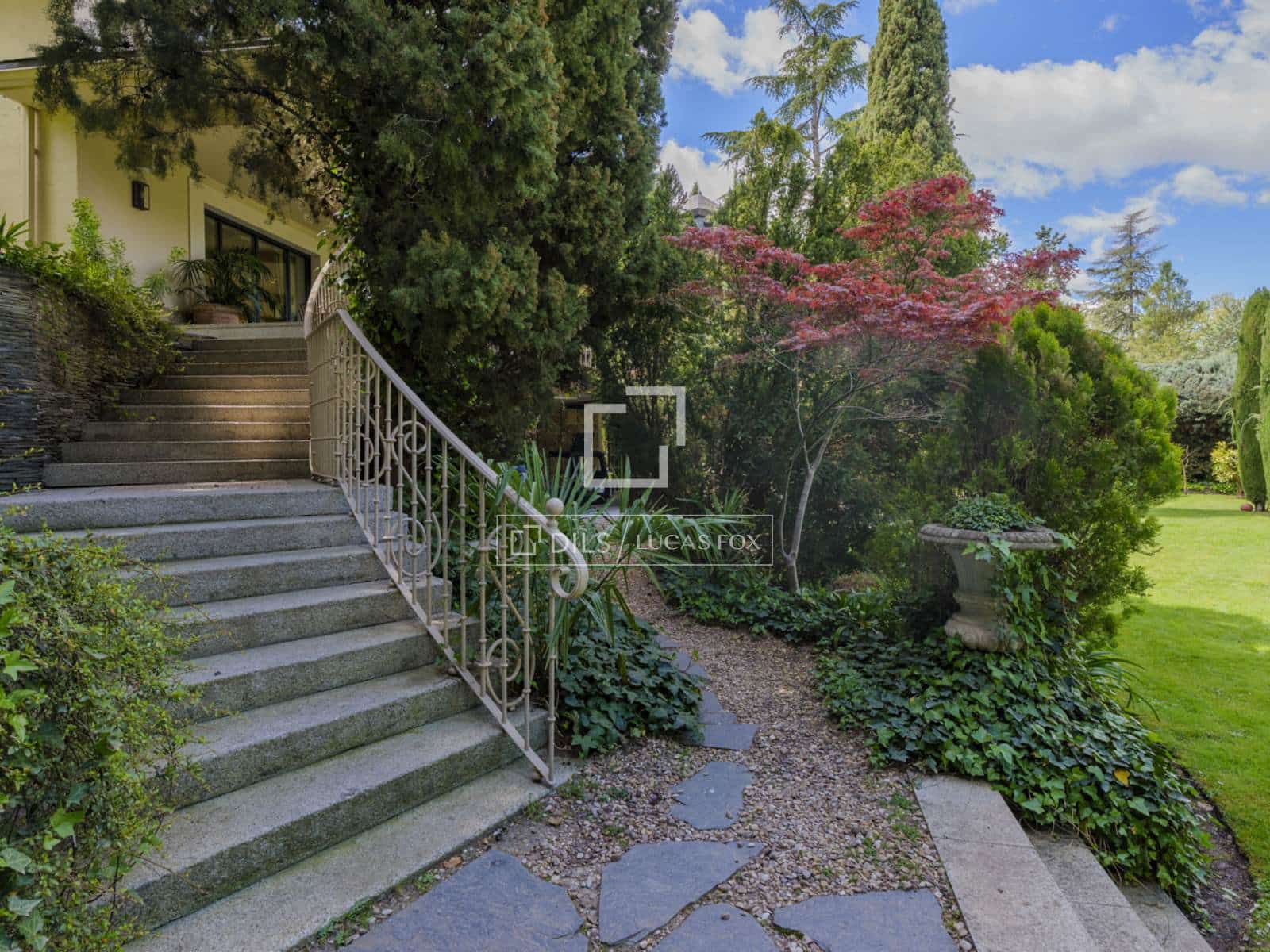 6 bedroom Villa for sale in Pozuelo de Alarcon with pool garage - € 6,950,000 (Ref: 9783458)