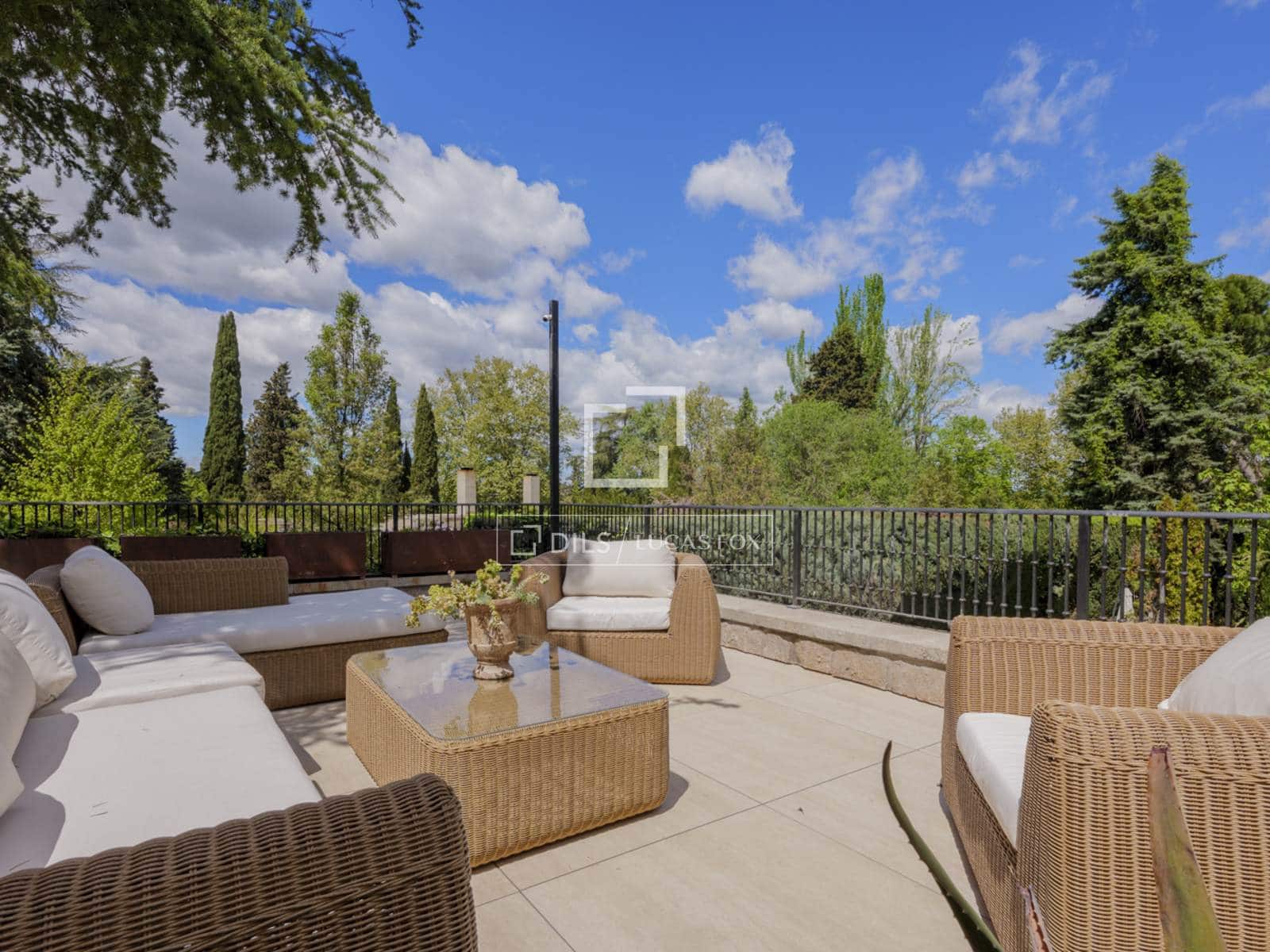 6 bedroom Villa for sale in Pozuelo de Alarcon with pool garage - € 6,950,000 (Ref: 9783458)