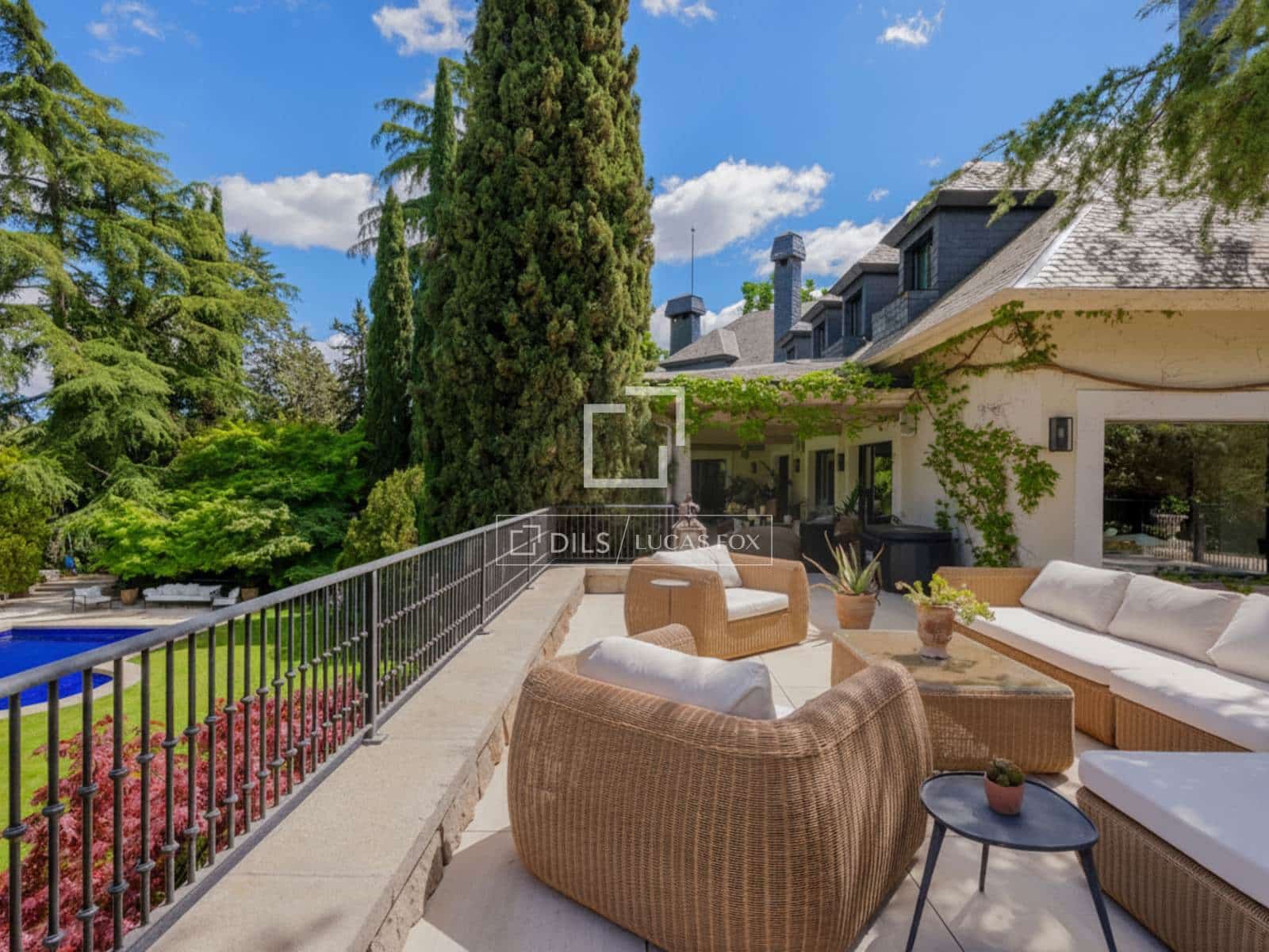 6 bedroom Villa for sale in Pozuelo de Alarcon with pool garage - € 6,950,000 (Ref: 9783458)