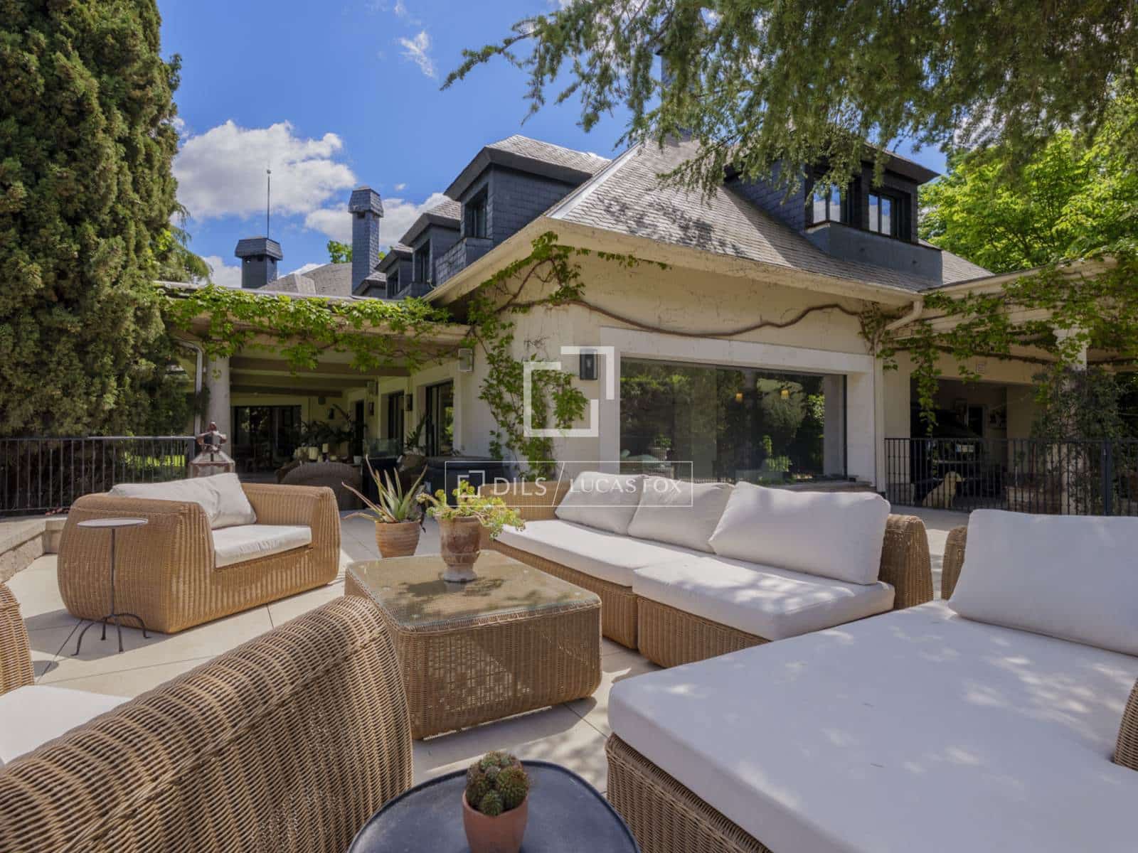 6 bedroom Villa for sale in Pozuelo de Alarcon with pool garage - € 6,950,000 (Ref: 9783458)