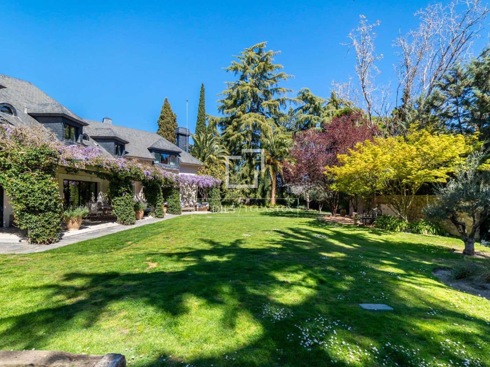 6 bedroom Villa for sale in Pozuelo de Alarcon with pool garage - € 6,950,000 (Ref: 9783458)