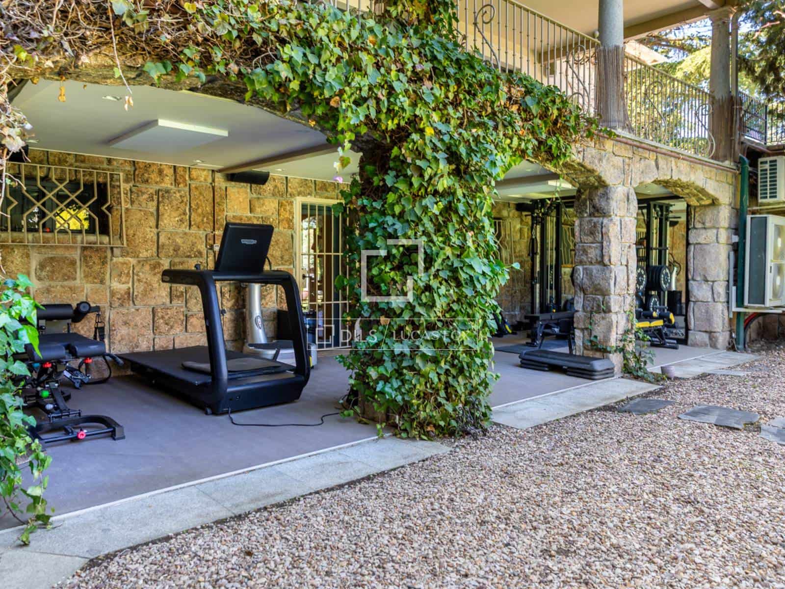 6 bedroom Villa for sale in Pozuelo de Alarcon with pool garage - € 6,950,000 (Ref: 9783458)