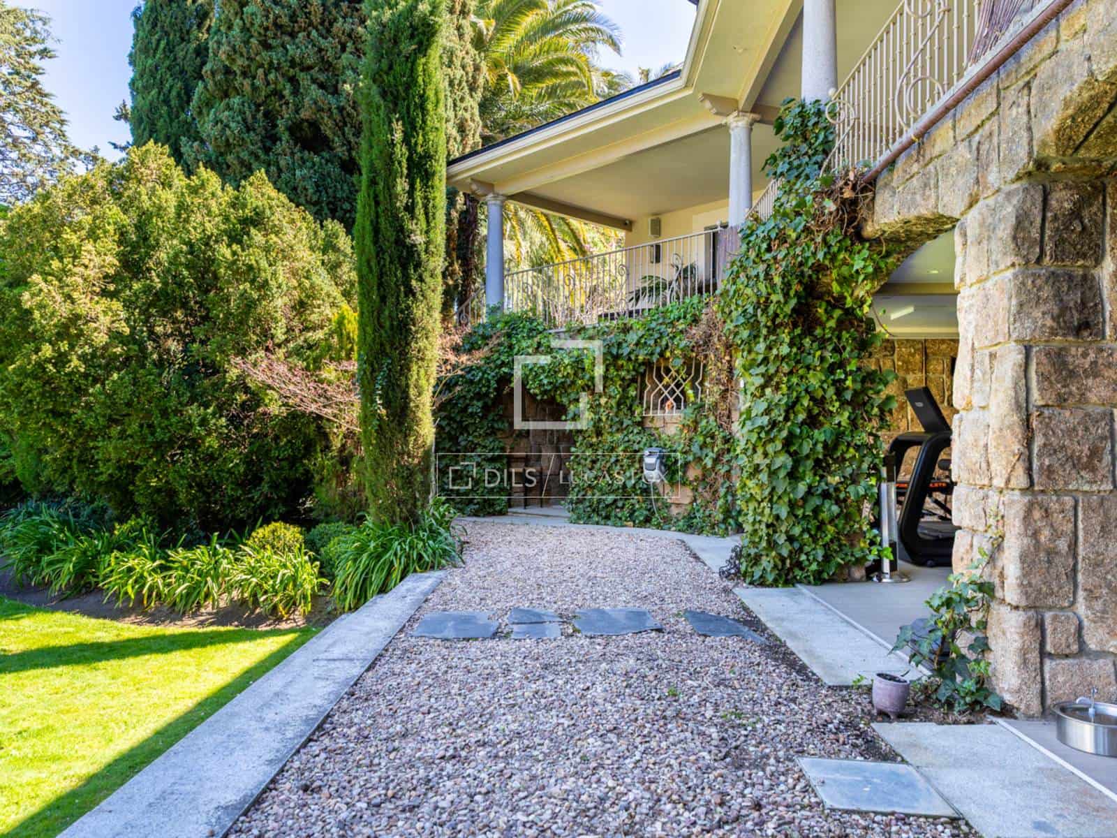 6 bedroom Villa for sale in Pozuelo de Alarcon with pool garage - € 6,950,000 (Ref: 9783458)