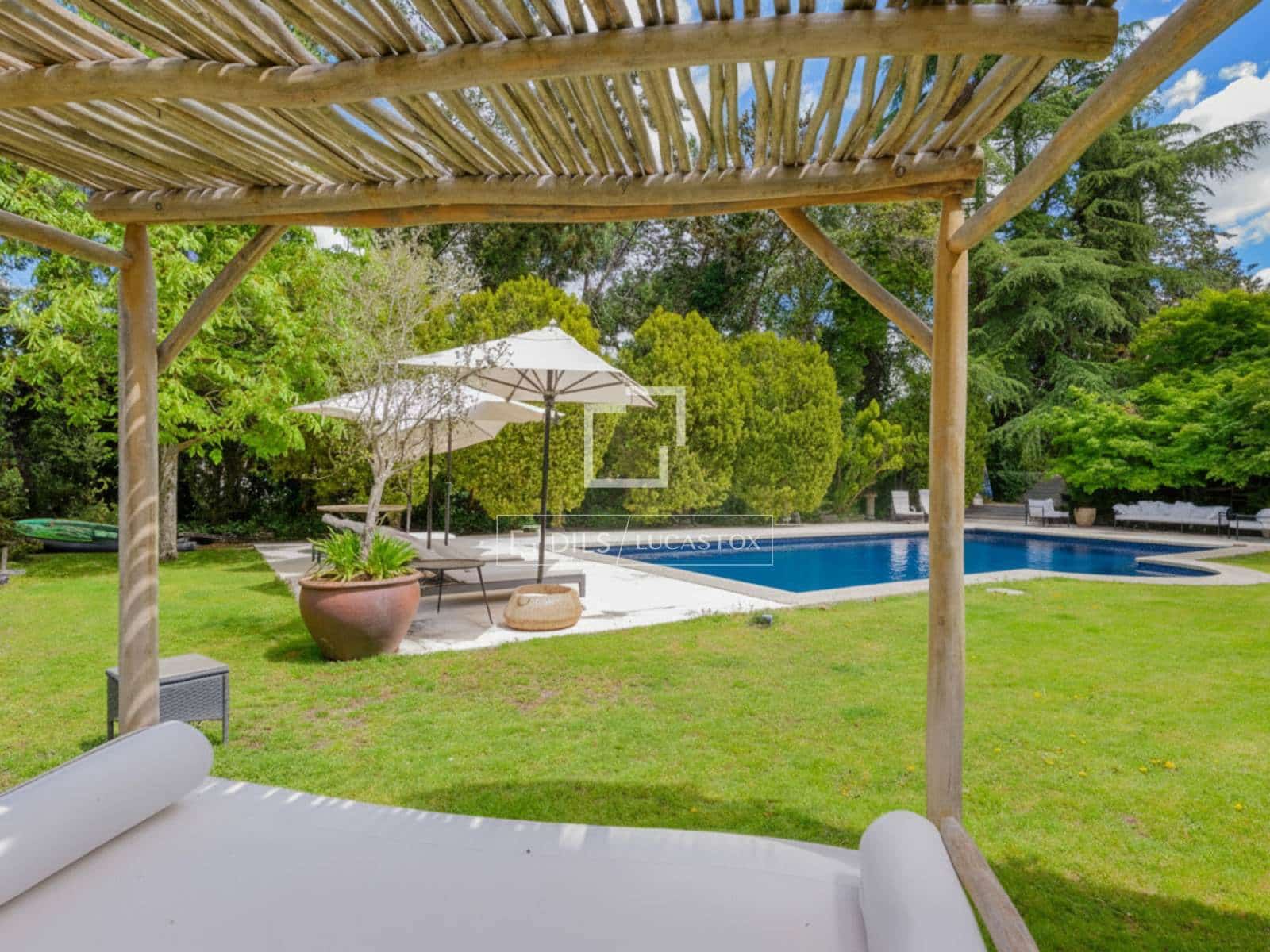 6 bedroom Villa for sale in Pozuelo de Alarcon with pool garage - € 6,950,000 (Ref: 9783458)
