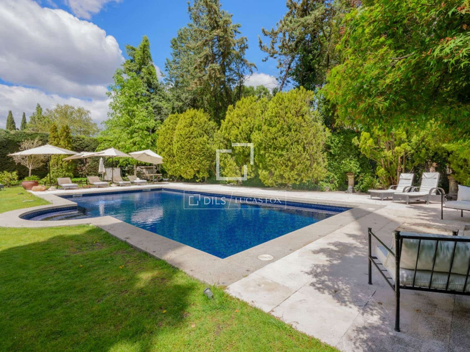 6 bedroom Villa for sale in Pozuelo de Alarcon with pool garage - € 6,950,000 (Ref: 9783458)