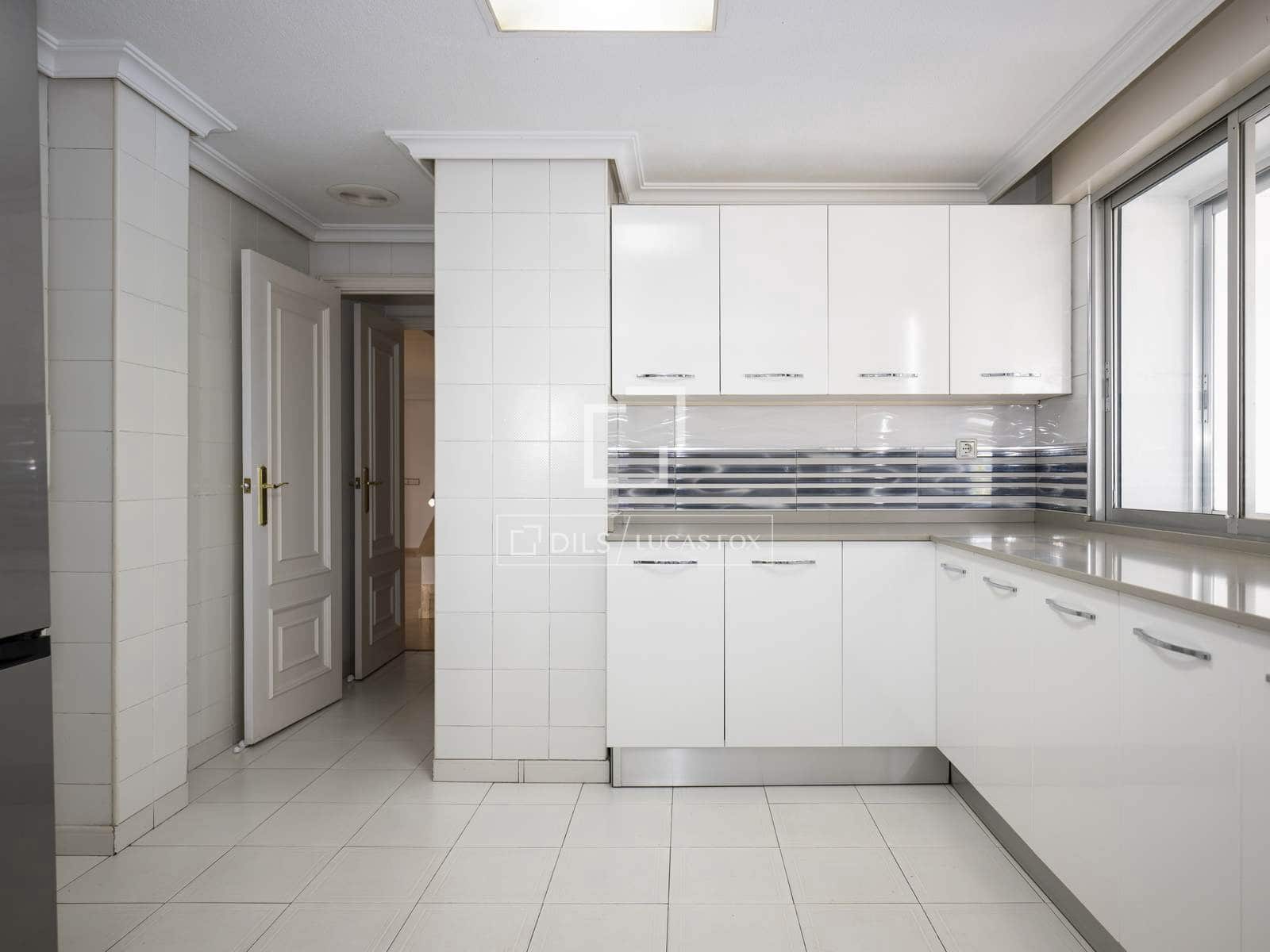 9 makuuhuone Huvila vuokrattavana paikassa Madrid kaupunki mukana uima-altaan 
autotalli - 9 200 € (Ref: 9787549)