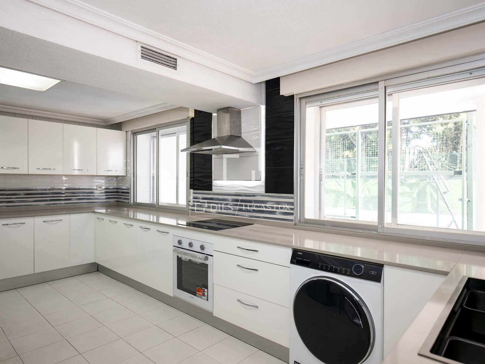 9 makuuhuone Huvila vuokrattavana paikassa Madrid kaupunki mukana uima-altaan 
autotalli - 9 200 € (Ref: 9787549)