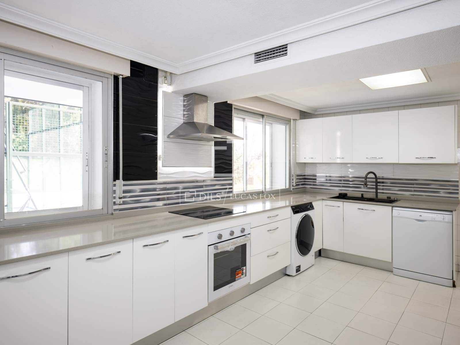 9 makuuhuone Huvila vuokrattavana paikassa Madrid kaupunki mukana uima-altaan 
autotalli - 9 200 € (Ref: 9787549)