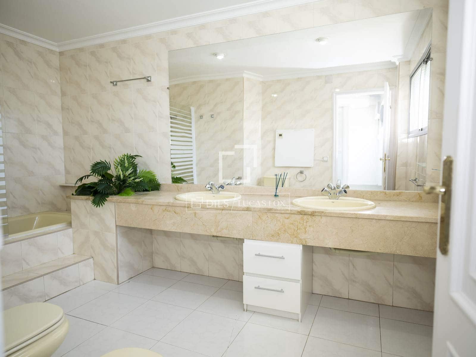 9 makuuhuone Huvila vuokrattavana paikassa Madrid kaupunki mukana uima-altaan 
autotalli - 9 200 € (Ref: 9787549)