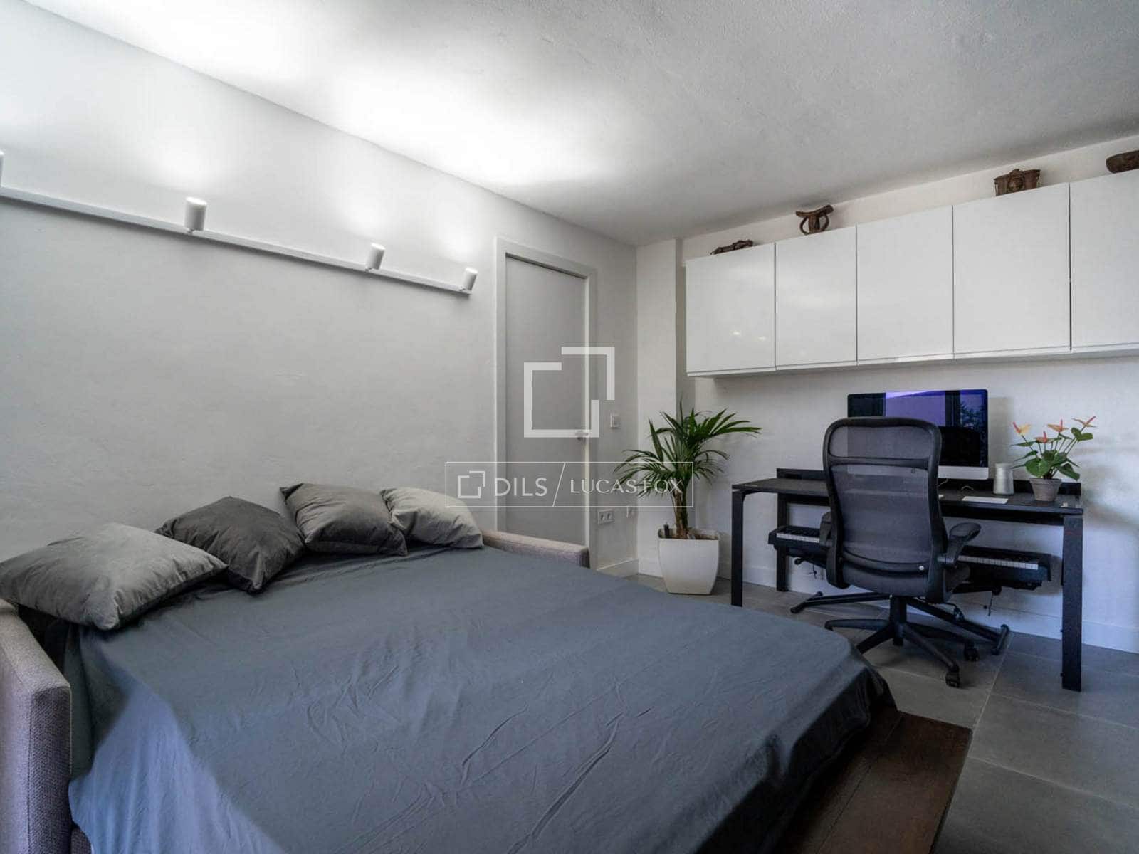 2 bedroom Apartment for sale in Palma de Mallorca with pool - € 560,000 (Ref: 9787661)