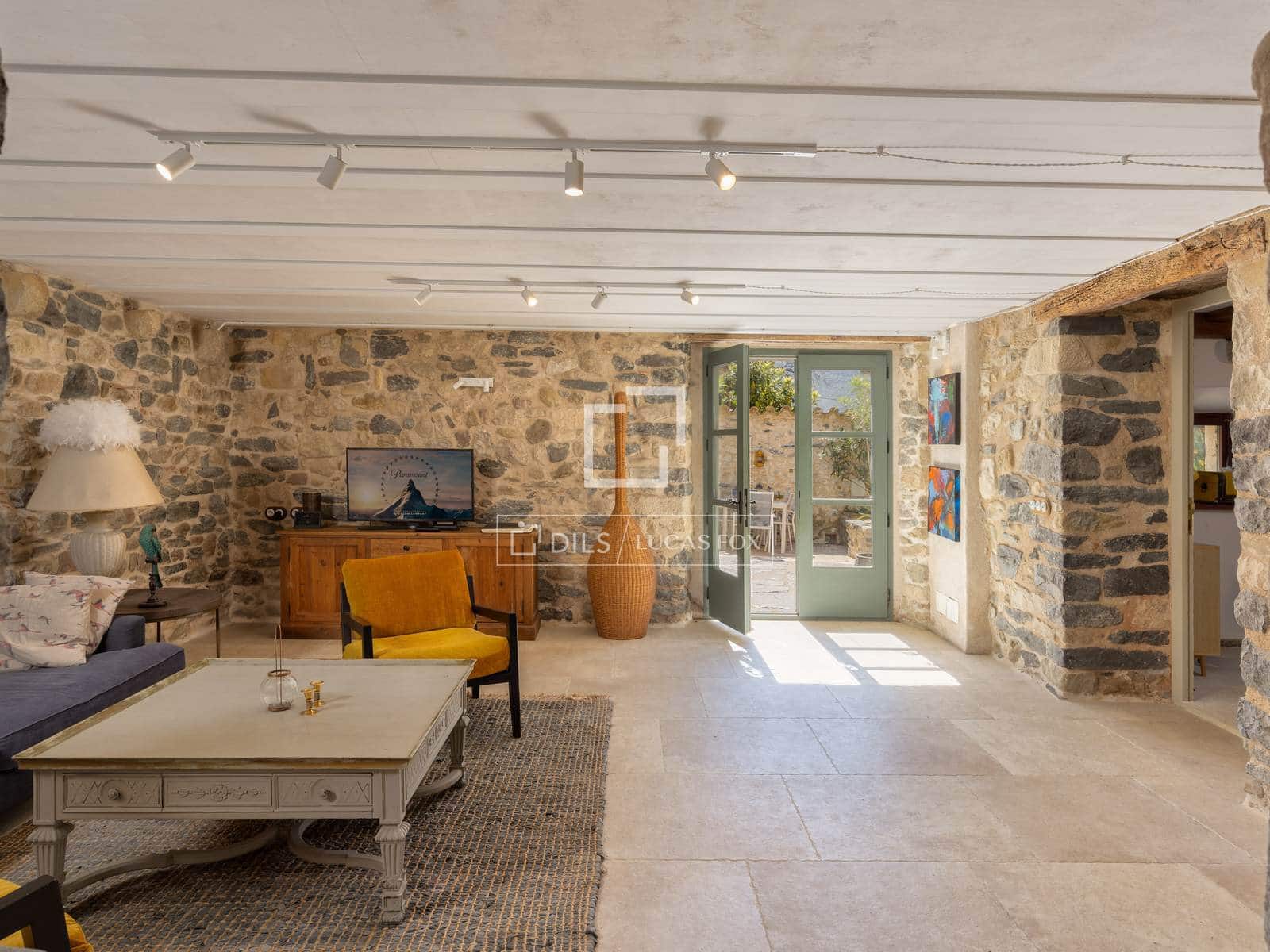 6 bedroom Finca/Country House for sale in Sant Marti de Llemena with pool - € 1,845,000 (Ref: 9788069)