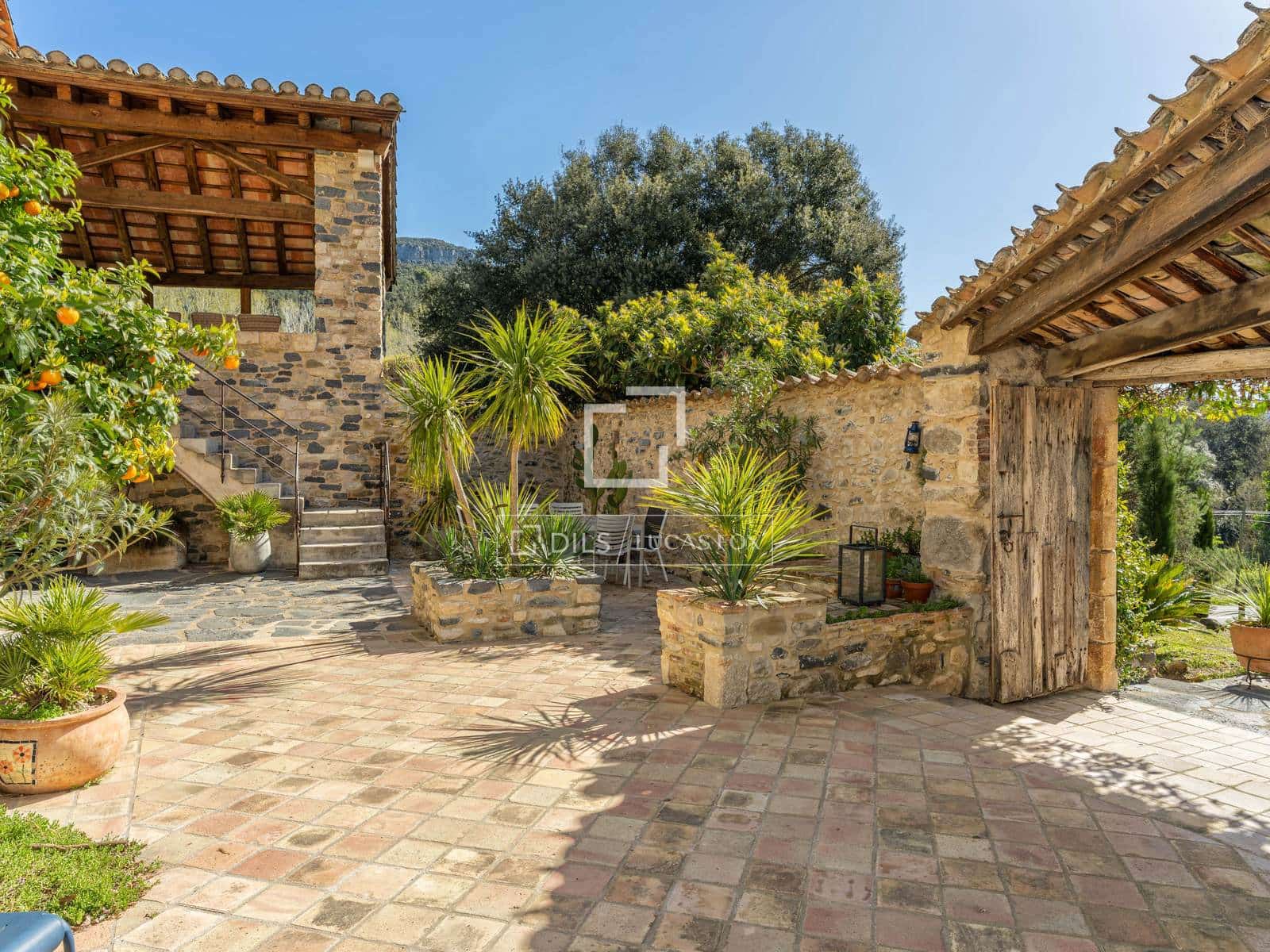 6 bedroom Finca/Country House for sale in Sant Marti de Llemena with pool - € 1,845,000 (Ref: 9788069)