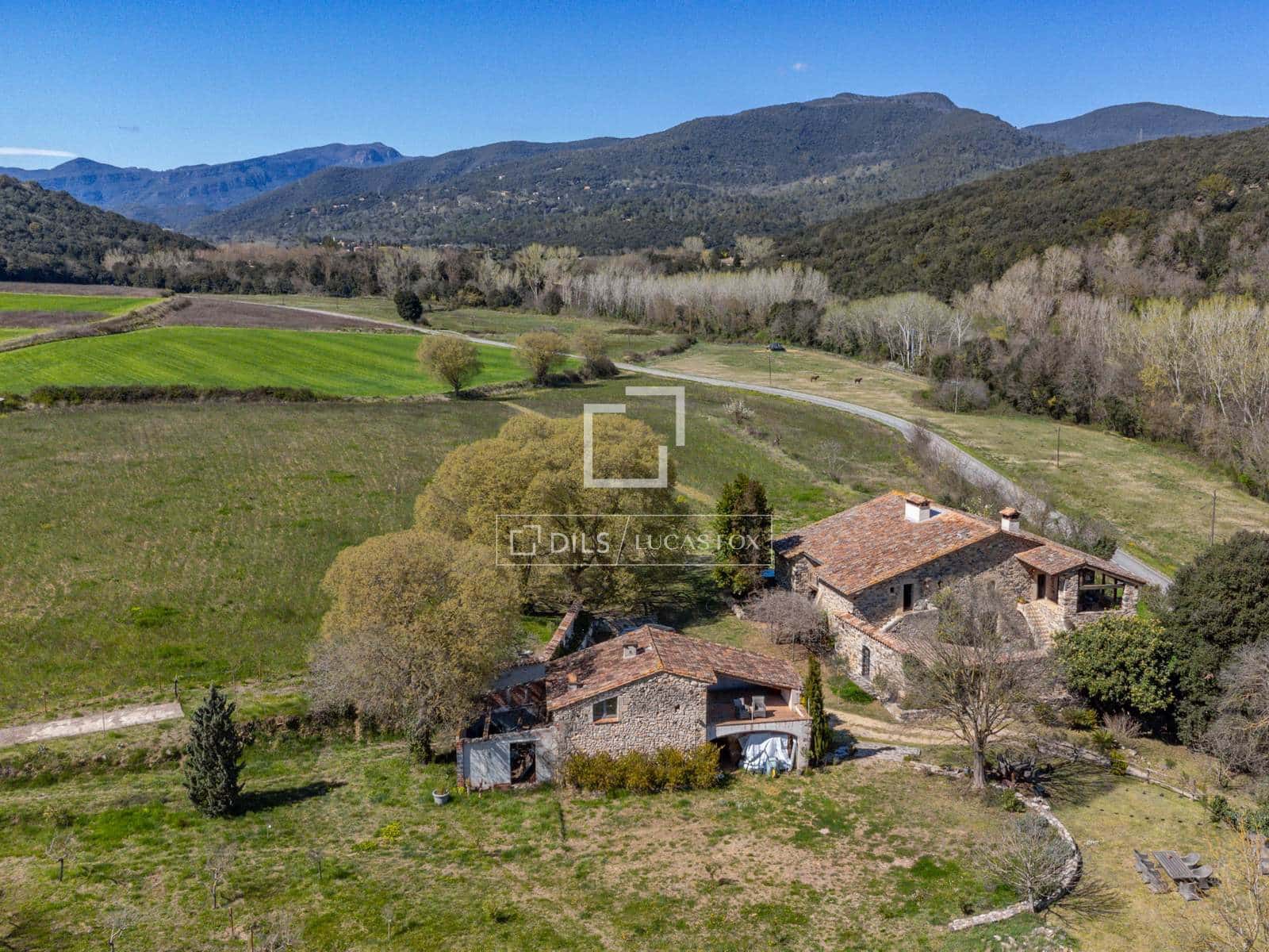 6 bedroom Finca/Country House for sale in Sant Marti de Llemena with pool - € 1,845,000 (Ref: 9788069)