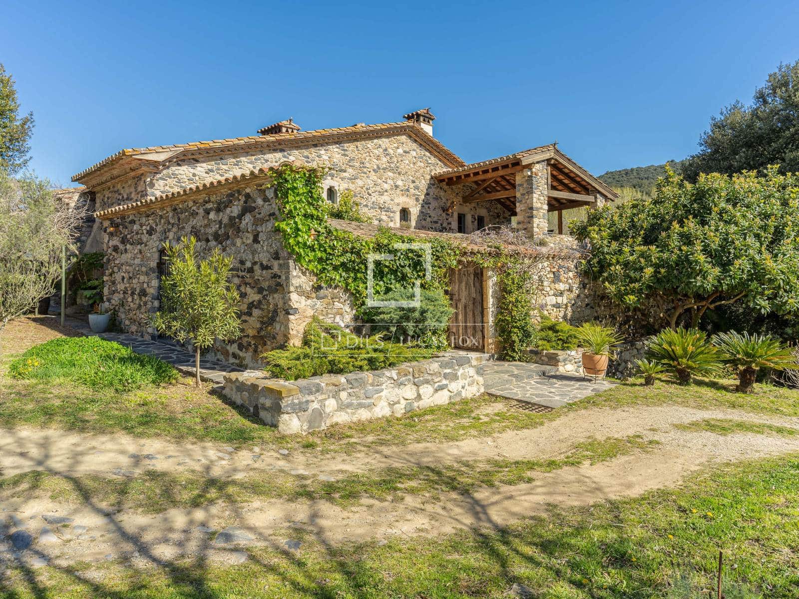 6 bedroom Finca/Country House for sale in Sant Marti de Llemena with pool - € 1,845,000 (Ref: 9788069)