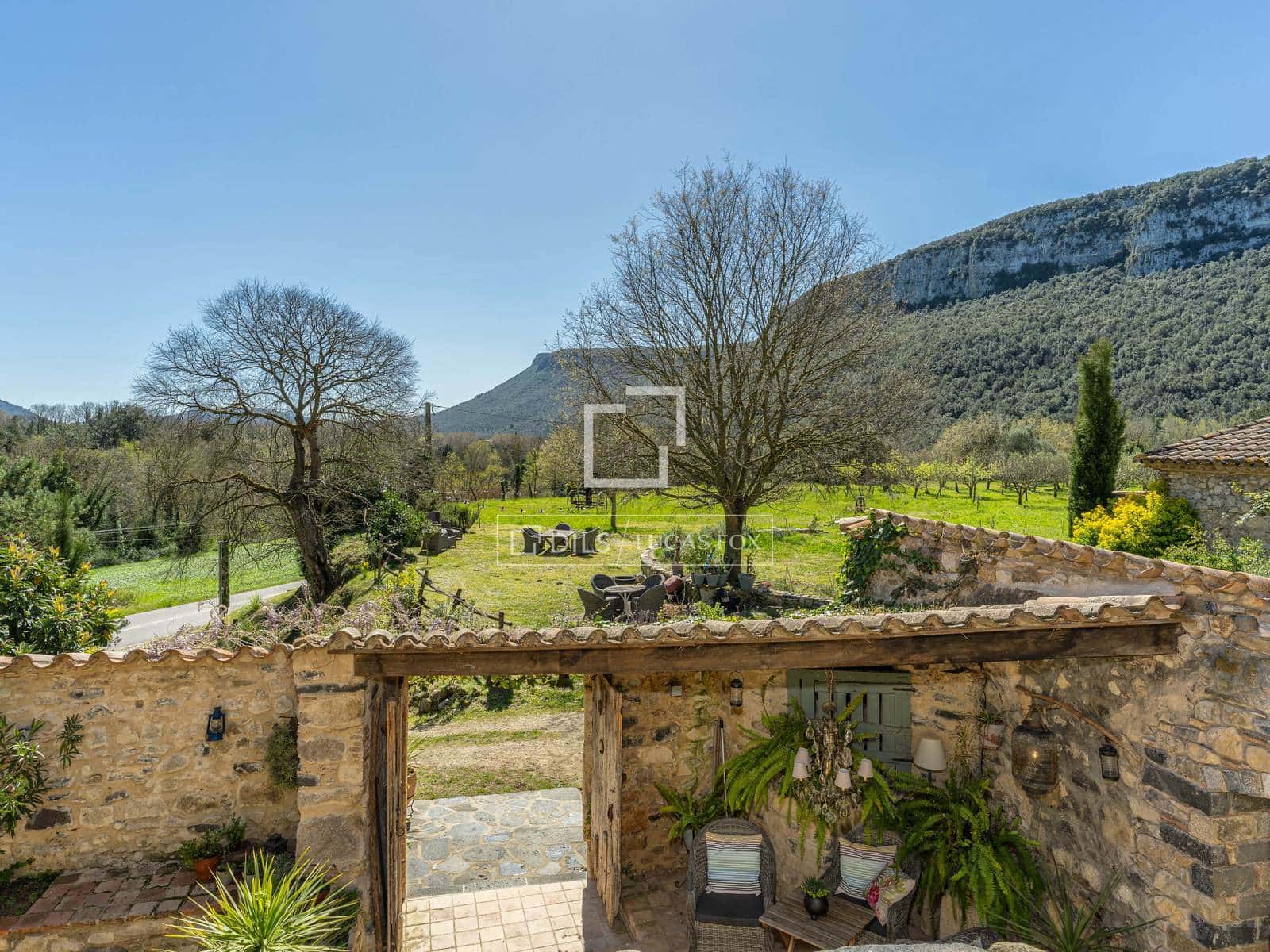 6 bedroom Finca/Country House for sale in Sant Marti de Llemena with pool - € 1,845,000 (Ref: 9788069)