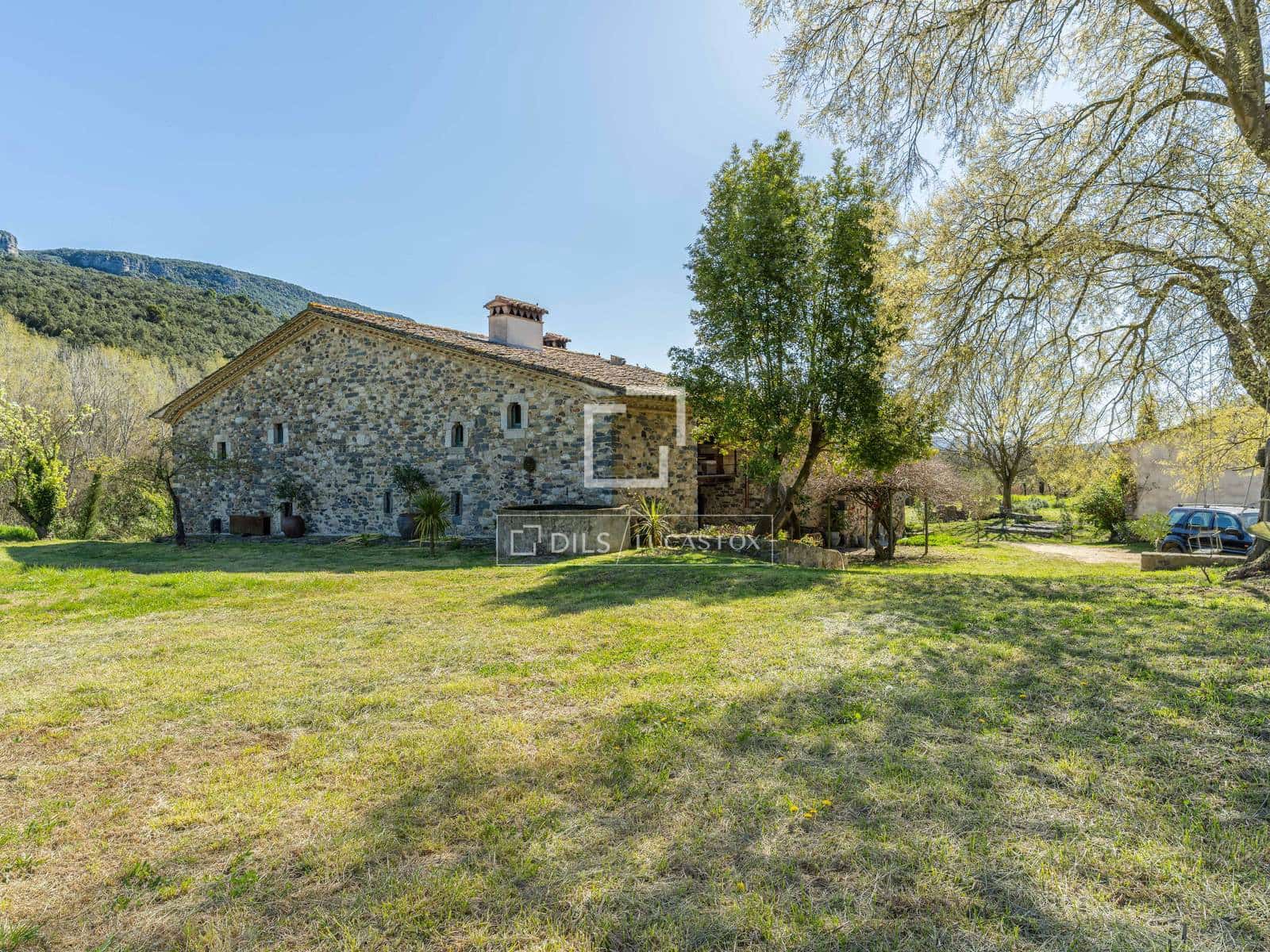 6 bedroom Finca/Country House for sale in Sant Marti de Llemena with pool - € 1,845,000 (Ref: 9788069)