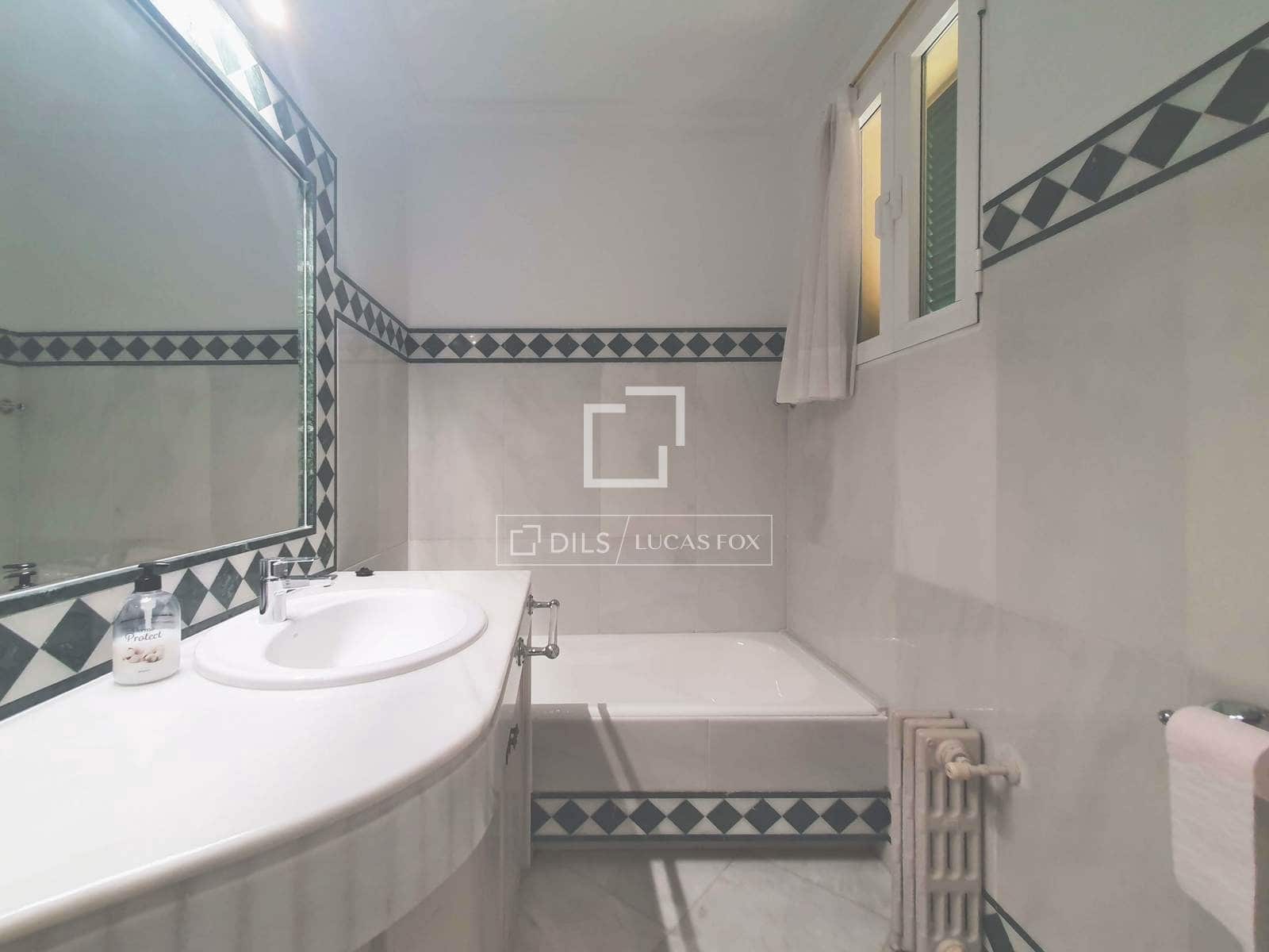 3 sovrum Villa att hyra i Malaga stad med garage - 3 000 € (Ref: 9789397)