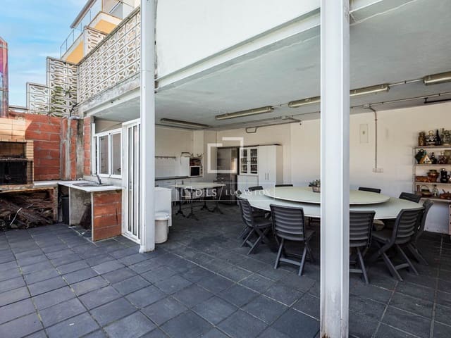 Chalet de 8 habitaciones en Sant Cugat del Vallès en venta con piscina - 1.035.000 € (Ref: 9789557)