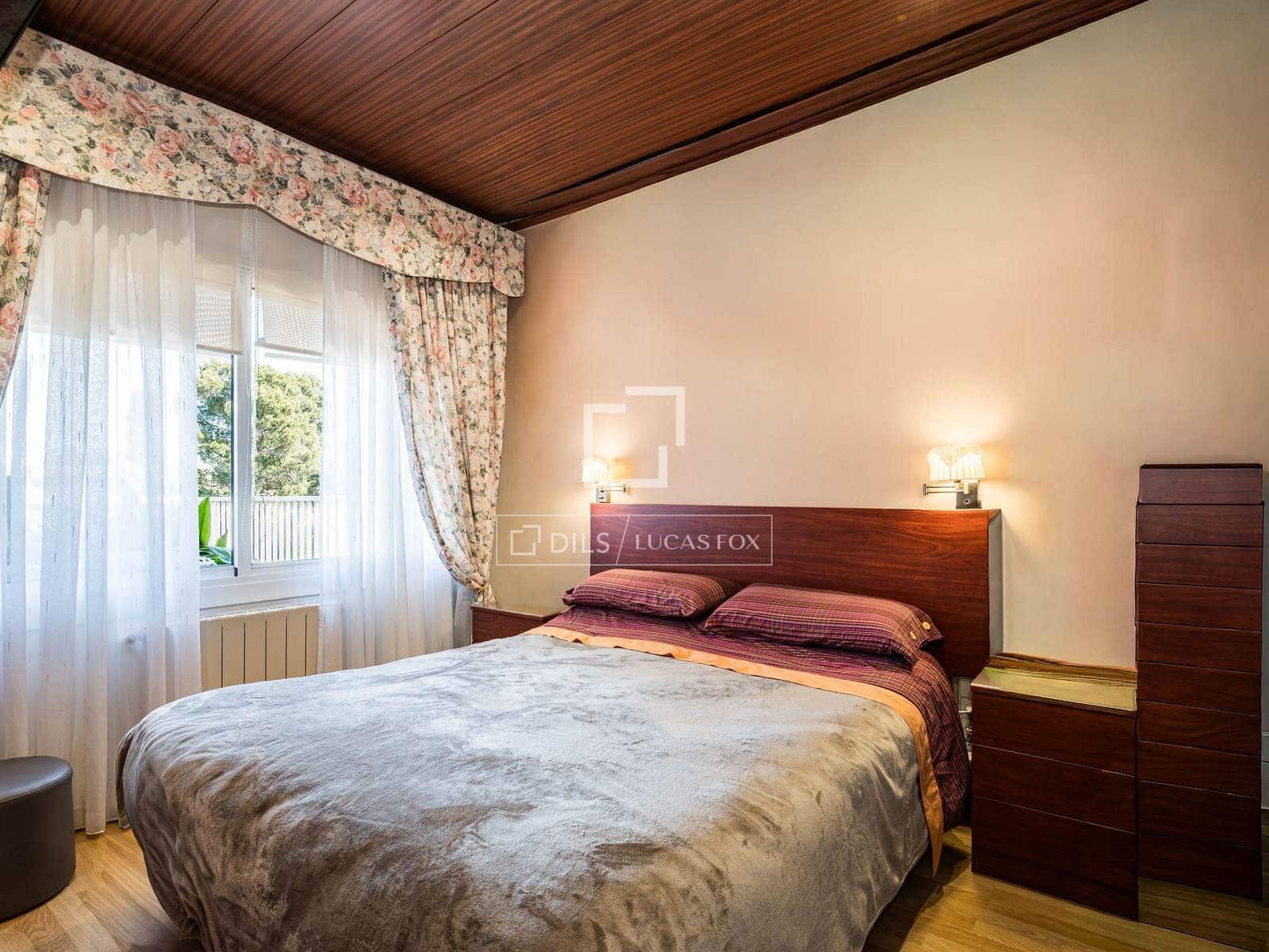 Chalet de 8 habitaciones en Sant Cugat del Vallès en venta con piscina - 1.035.000 € (Ref: 9789557)