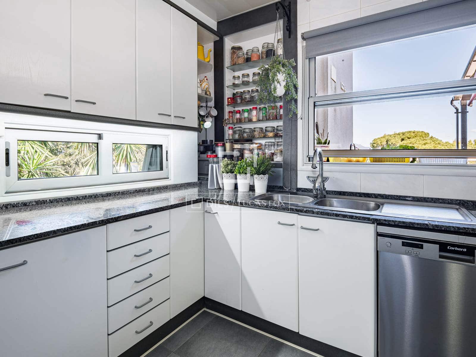 Chalet de 8 habitaciones en Sant Cugat del Vallès en venta con piscina - 1.035.000 € (Ref: 9789557)