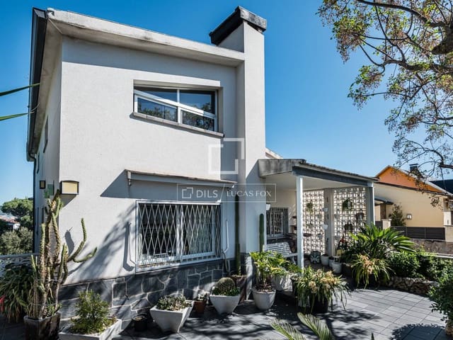 Chalet de 8 habitaciones en Sant Cugat del Vallès en venta con piscina - 1.035.000 € (Ref: 9789557)