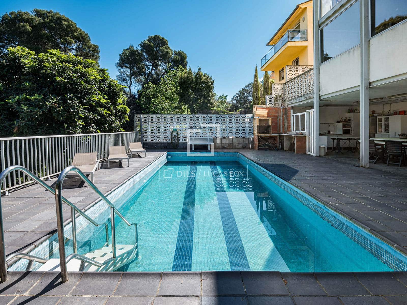 Chalet de 8 habitaciones en Sant Cugat del Vallès en venta con piscina - 1.035.000 € (Ref: 9789557)