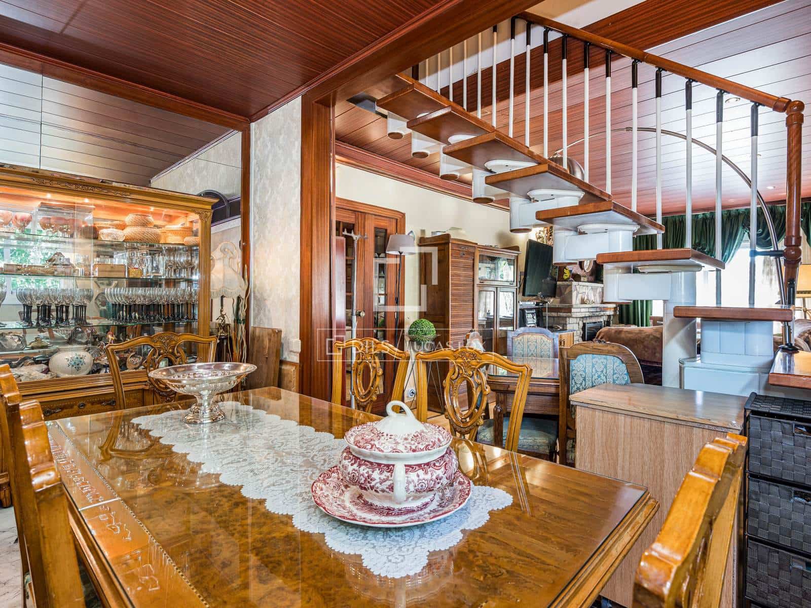 Chalet de 8 habitaciones en Sant Cugat del Vallès en venta con piscina - 1.035.000 € (Ref: 9789557)