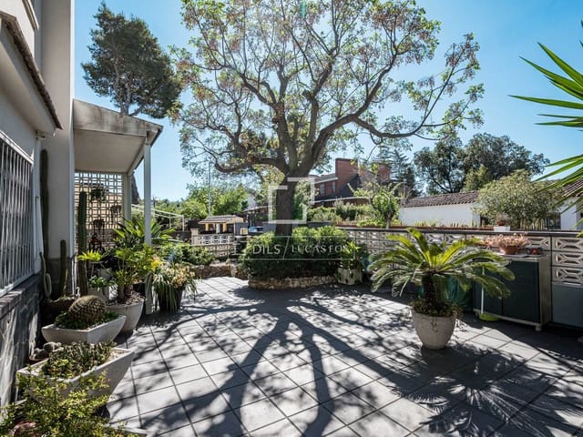 Chalet de 8 habitaciones en Sant Cugat del Vallès en venta con piscina - 1.035.000 € (Ref: 9789557)