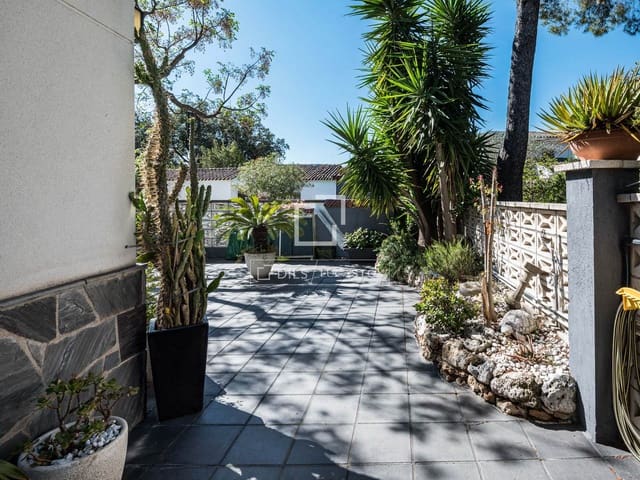 Chalet de 8 habitaciones en Sant Cugat del Vallès en venta con piscina - 1.035.000 € (Ref: 9789557)