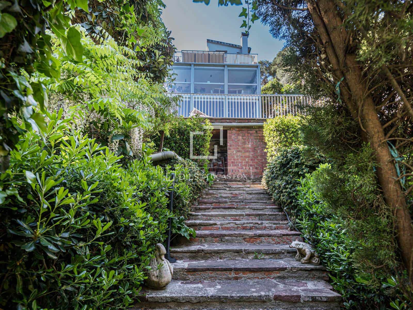 Chalet de 8 habitaciones en Sant Cugat del Vallès en venta con piscina - 1.035.000 € (Ref: 9789557)