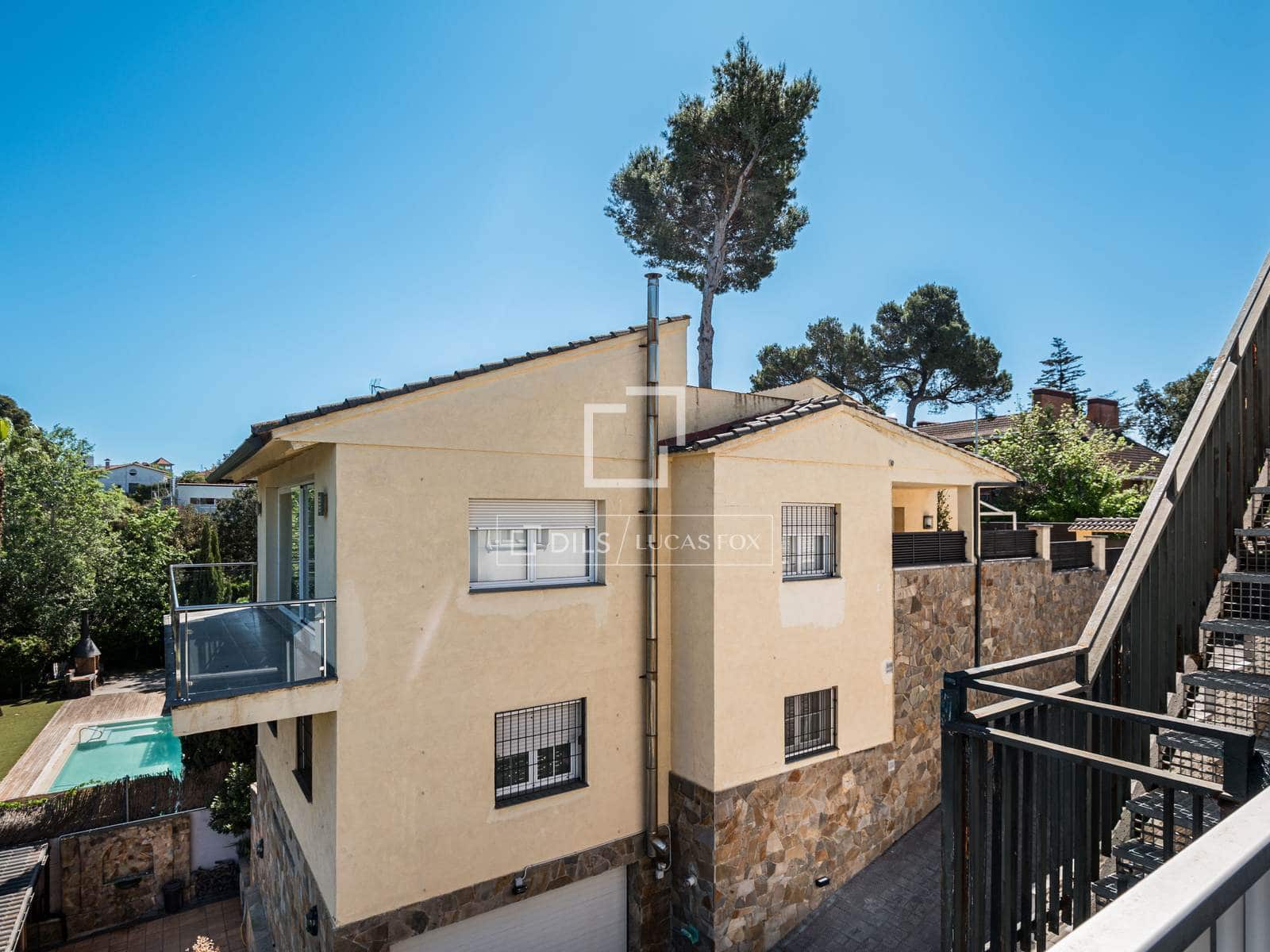 Chalet de 8 habitaciones en Sant Cugat del Vallès en venta con piscina - 1.035.000 € (Ref: 9789557)