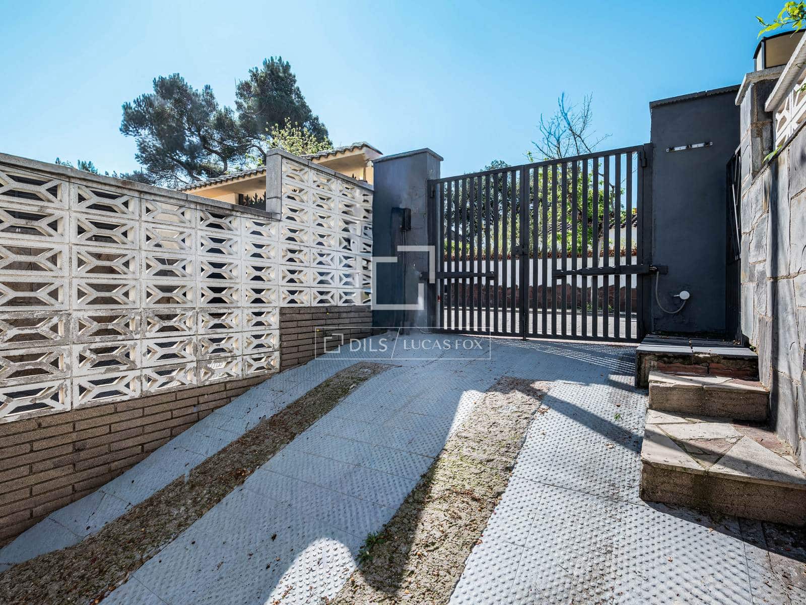 Chalet de 8 habitaciones en Sant Cugat del Vallès en venta con piscina - 1.035.000 € (Ref: 9789557)